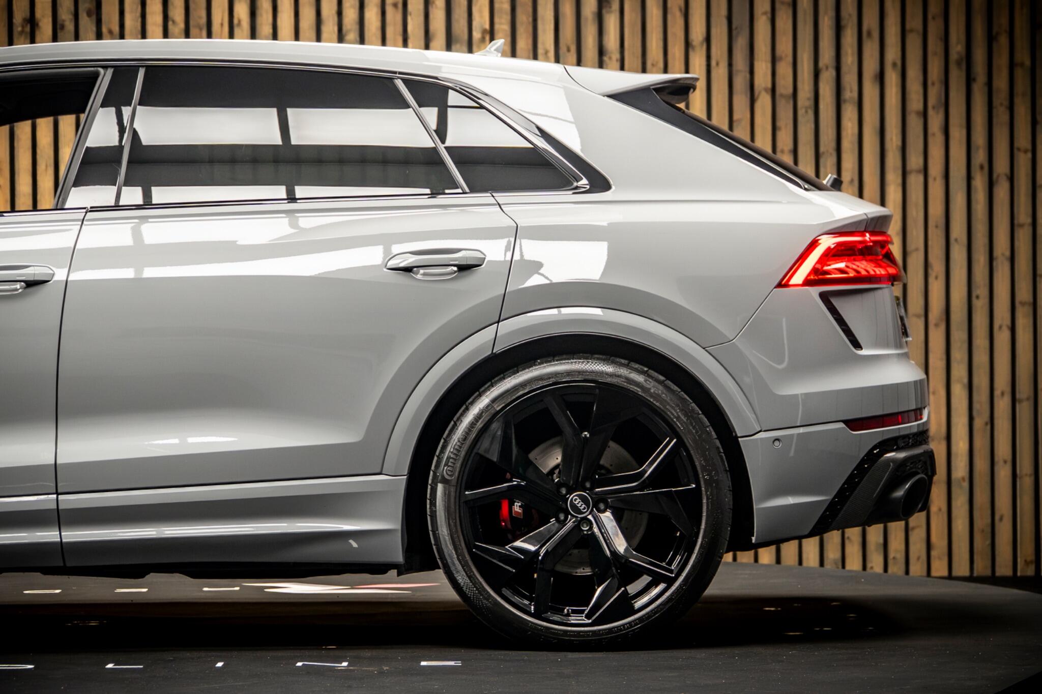 Audi RS Q8 view 17