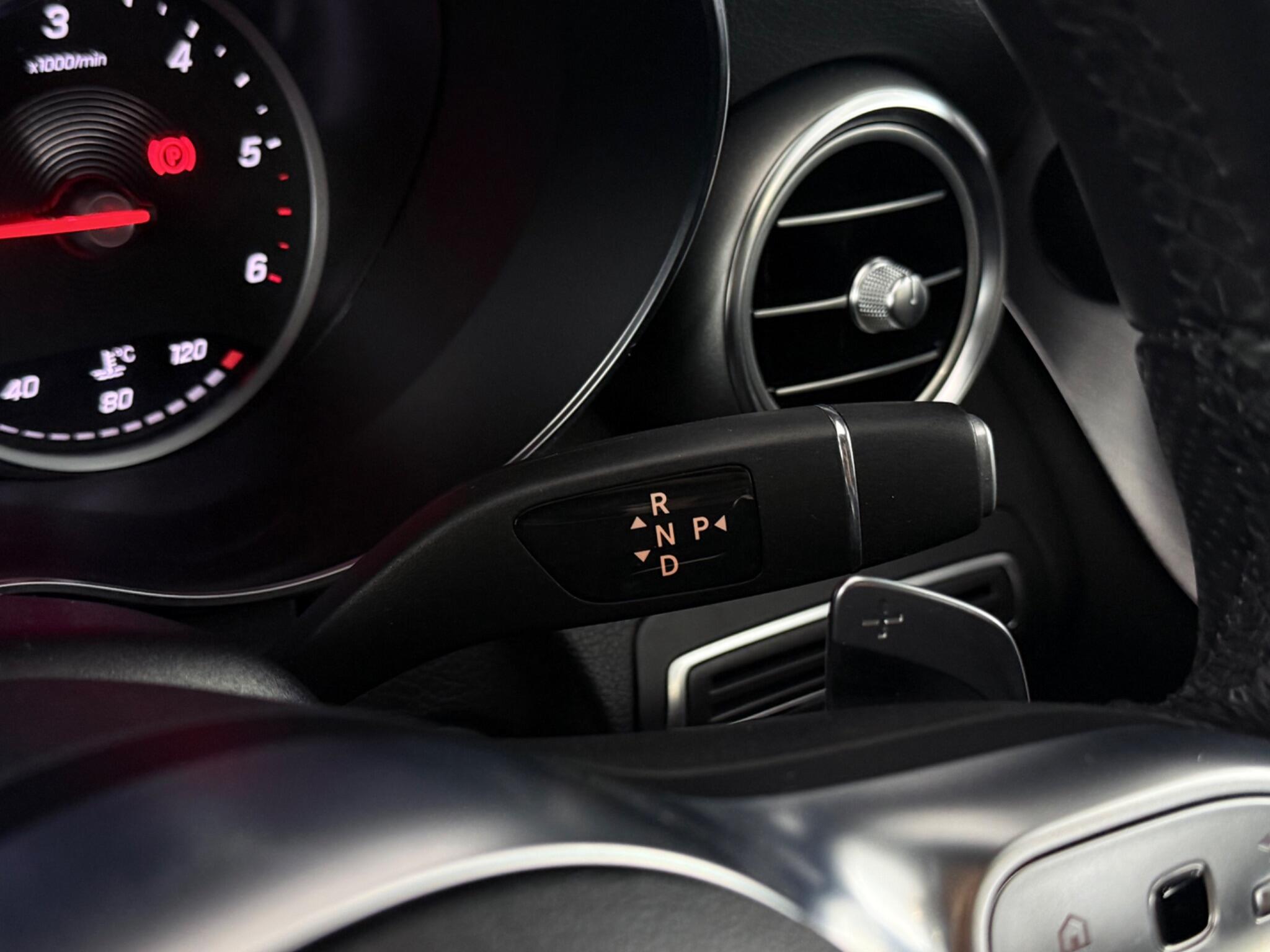 Mercedes-Benz C-Class view 17