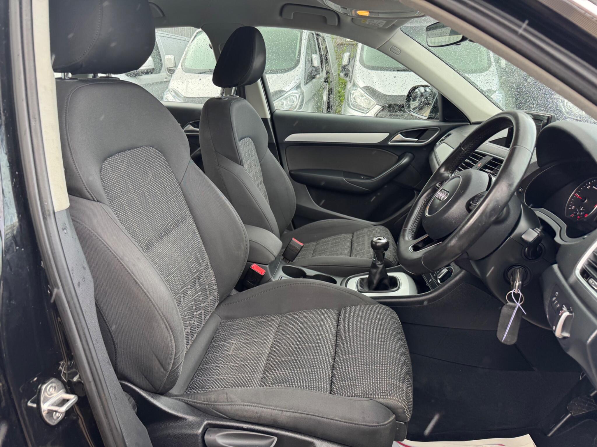 Audi Q3 view 22