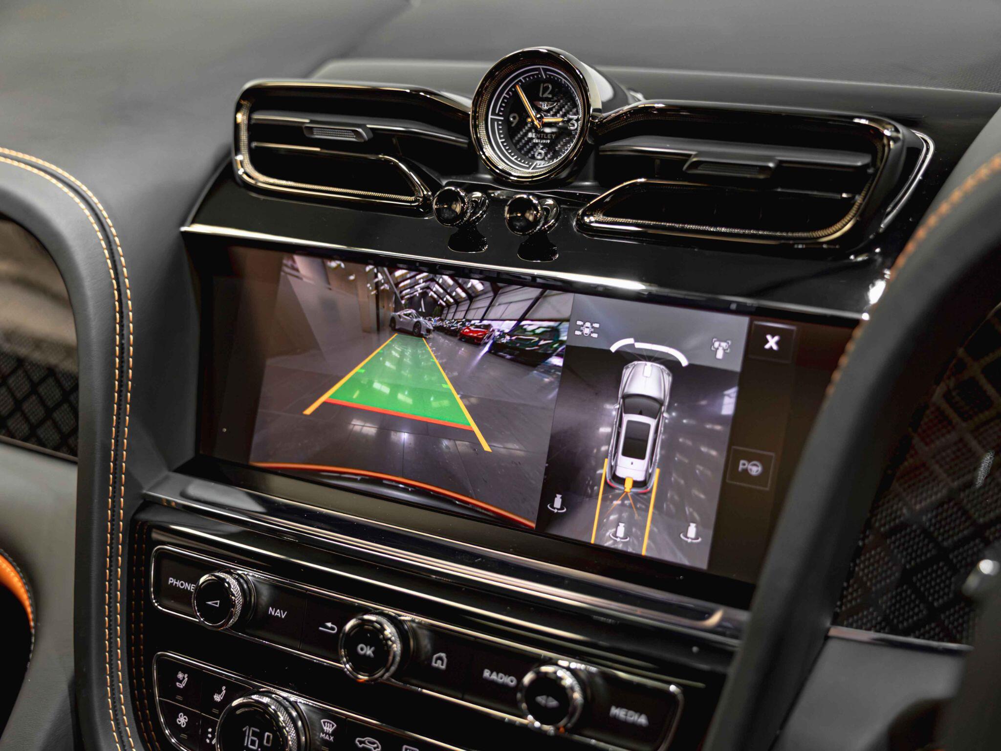 Bentley Bentayga view 28