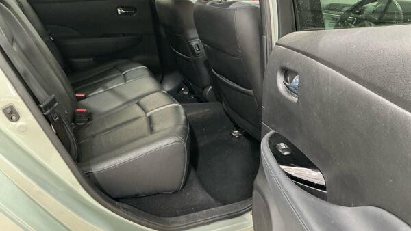 Nissan Leaf view 10