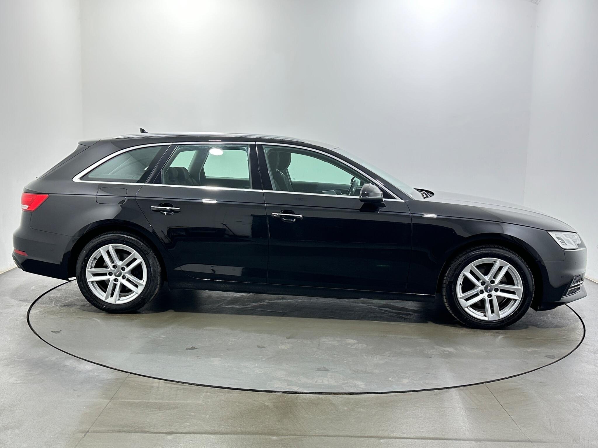 Audi A4 view 9