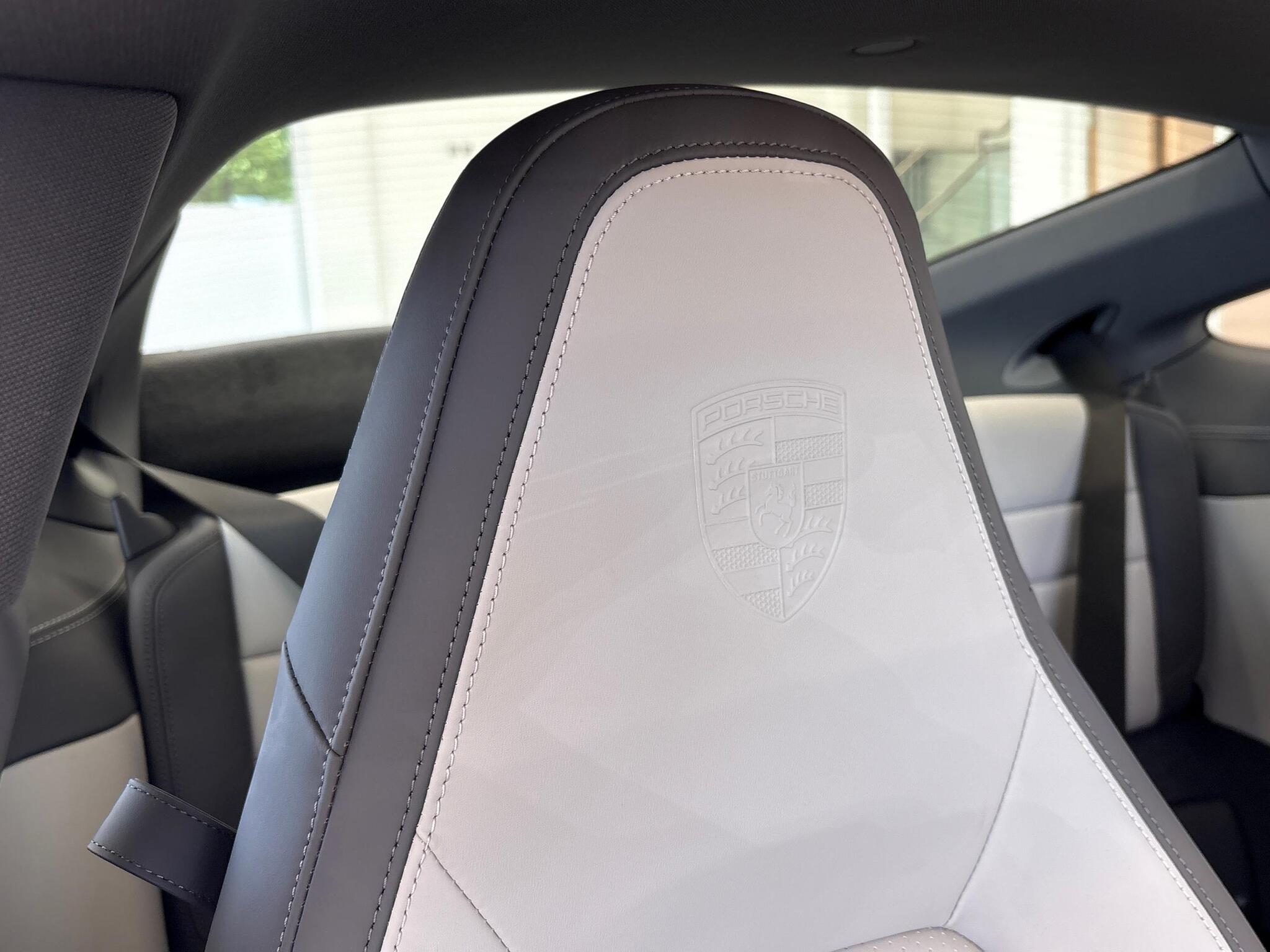 Porsche 911 view 15