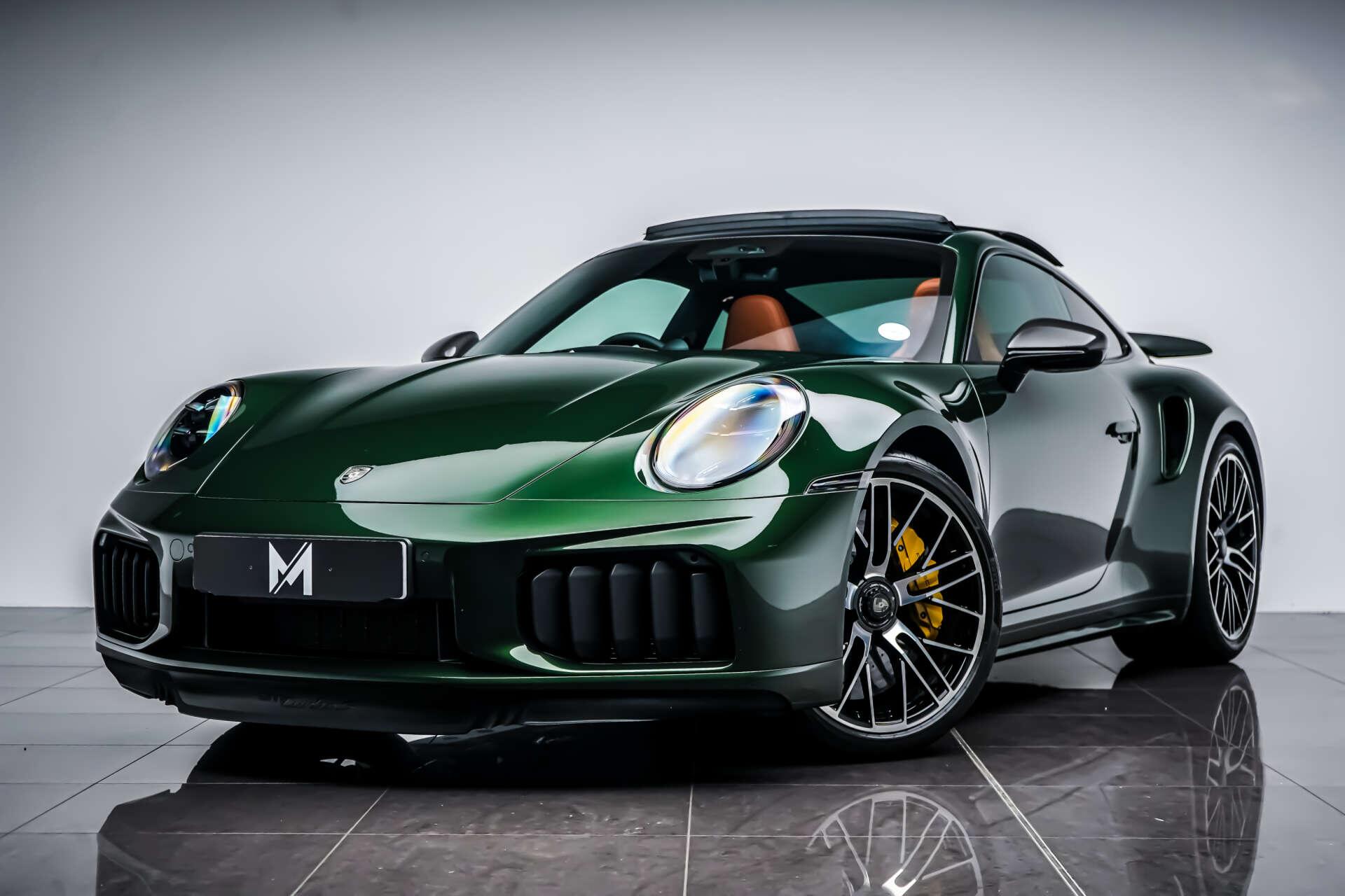 Porsche 911 view 5