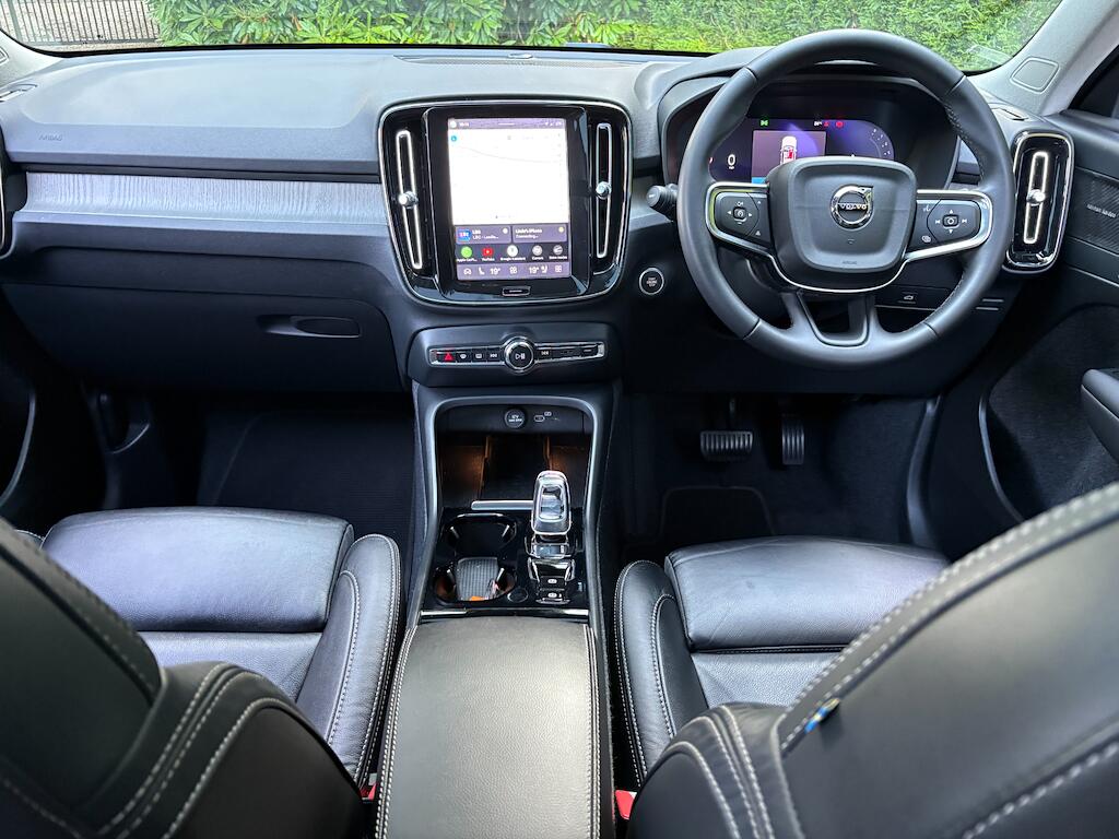 Volvo XC40 view 3