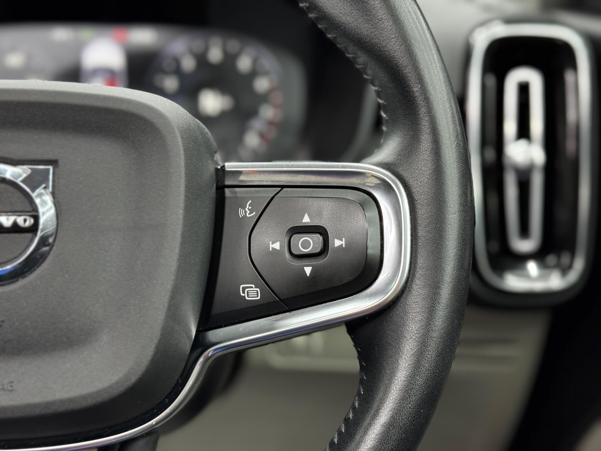 Volvo XC40 view 21
