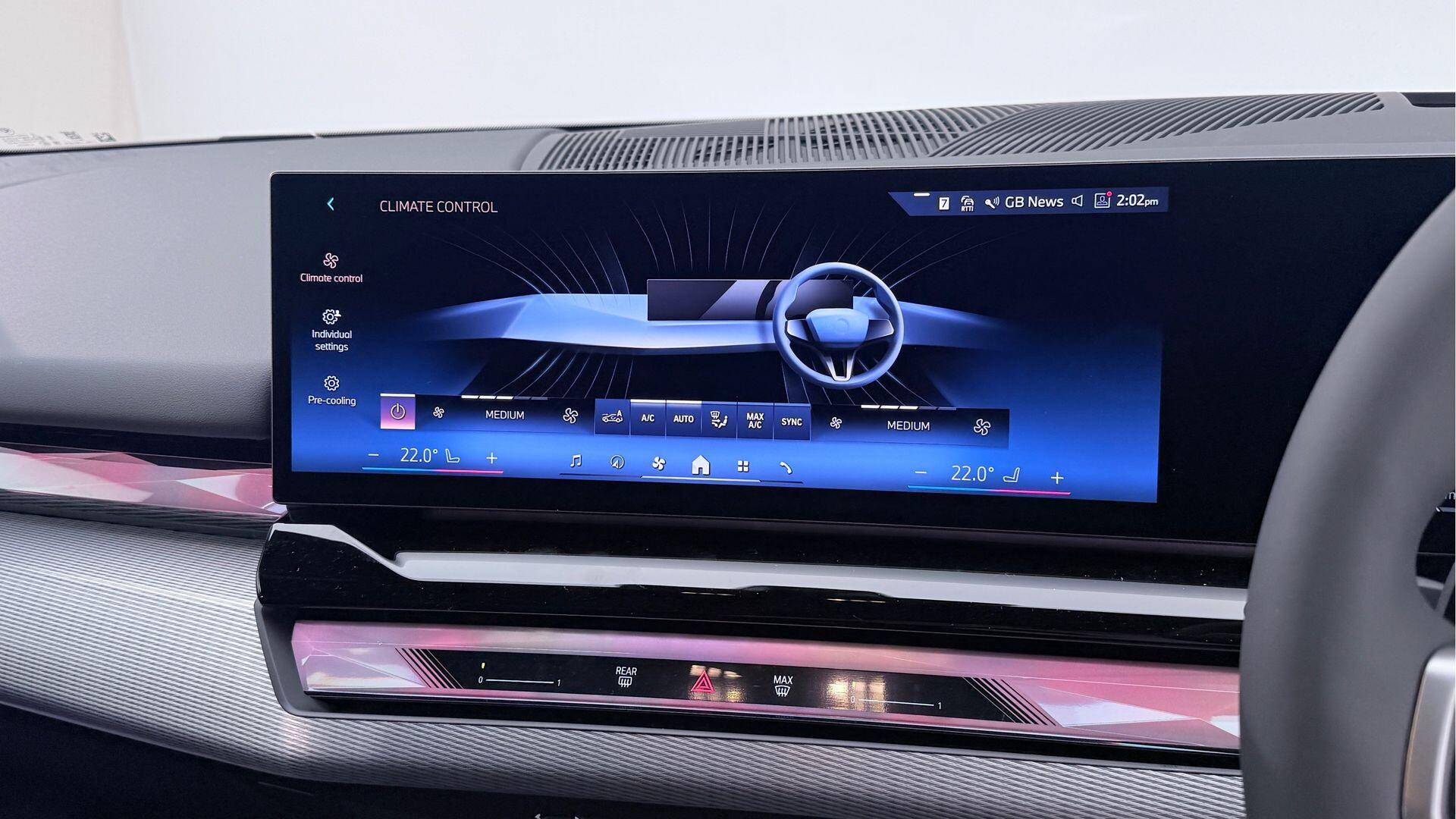 BMW 5 Series view 24