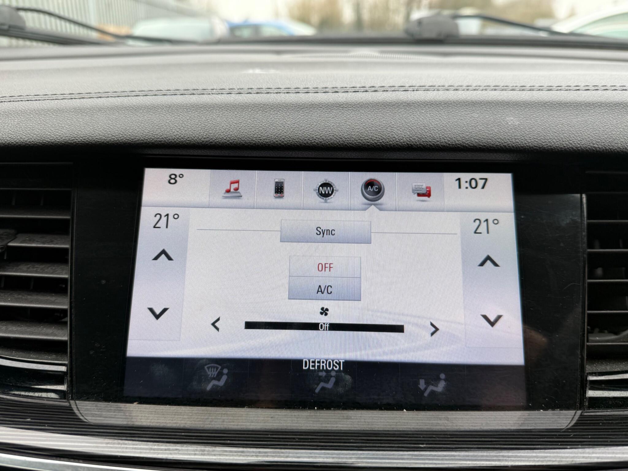 2017 Vauxhall Insignia image 19