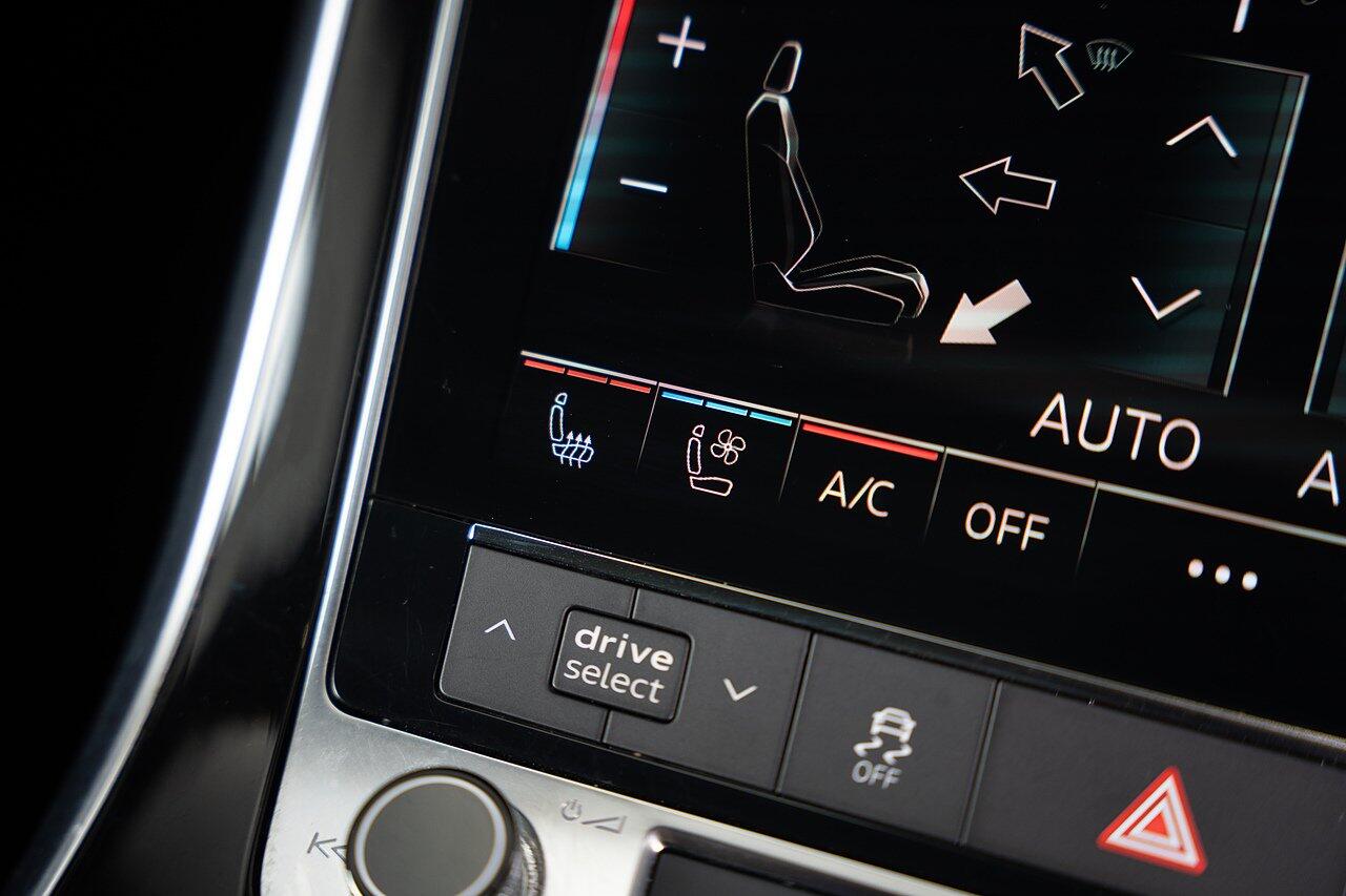 Audi Q7 view 34
