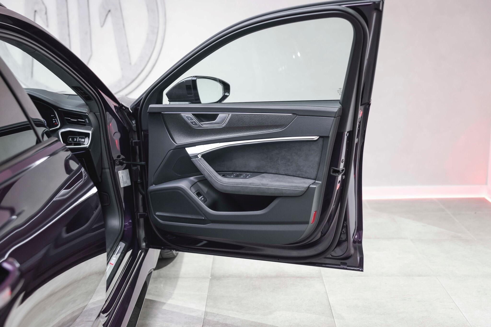 Audi RS6 Avant view 37