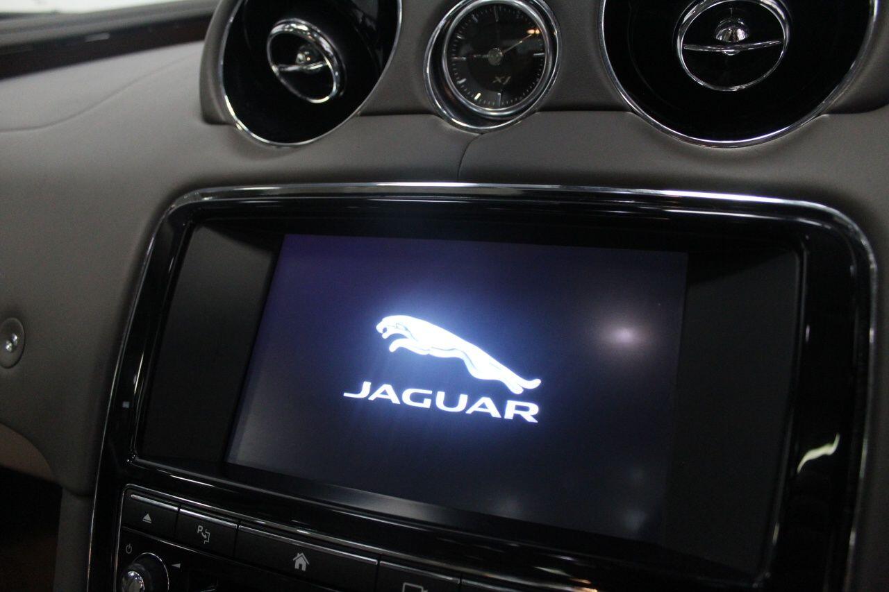 Jaguar XJ view 46