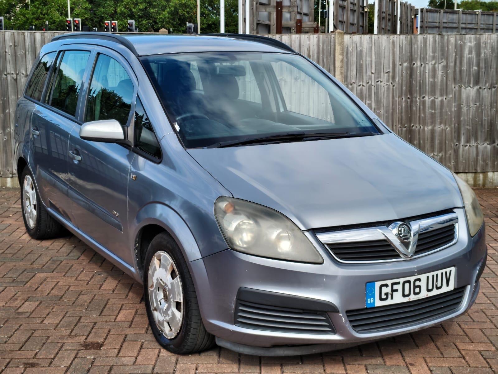 Vauxhall Zafira view 3