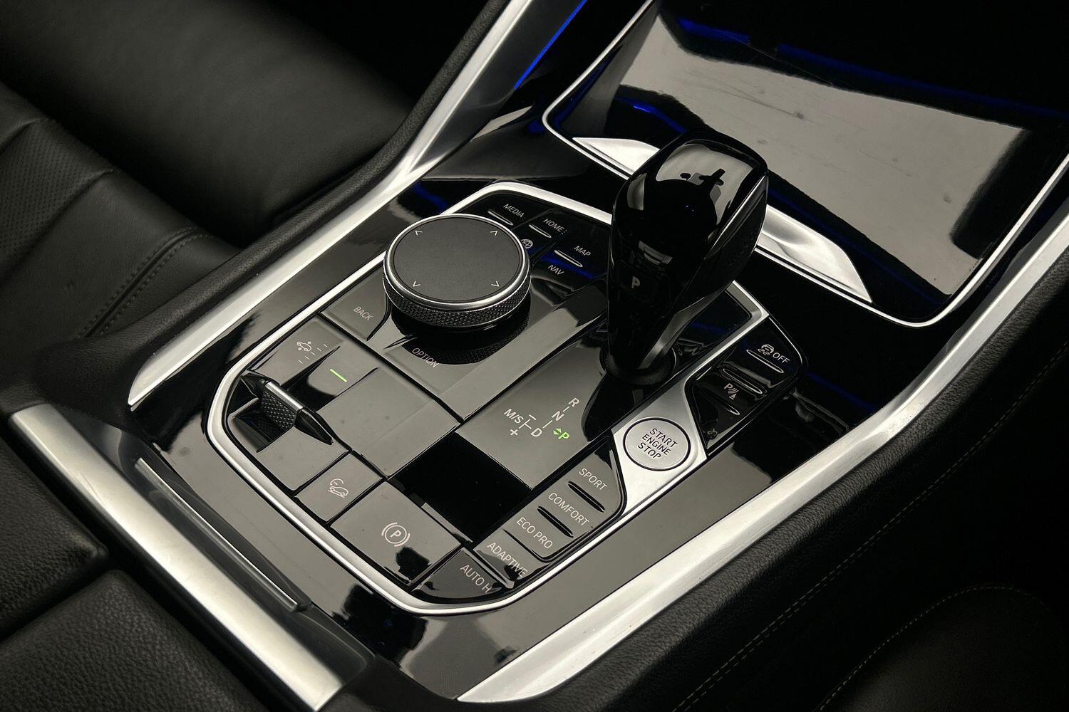 BMW X6 view 11