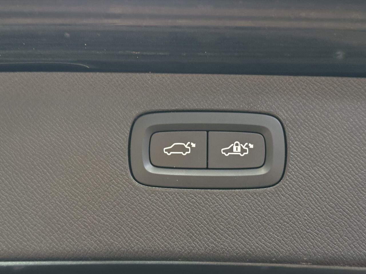 Volvo XC90 view 18