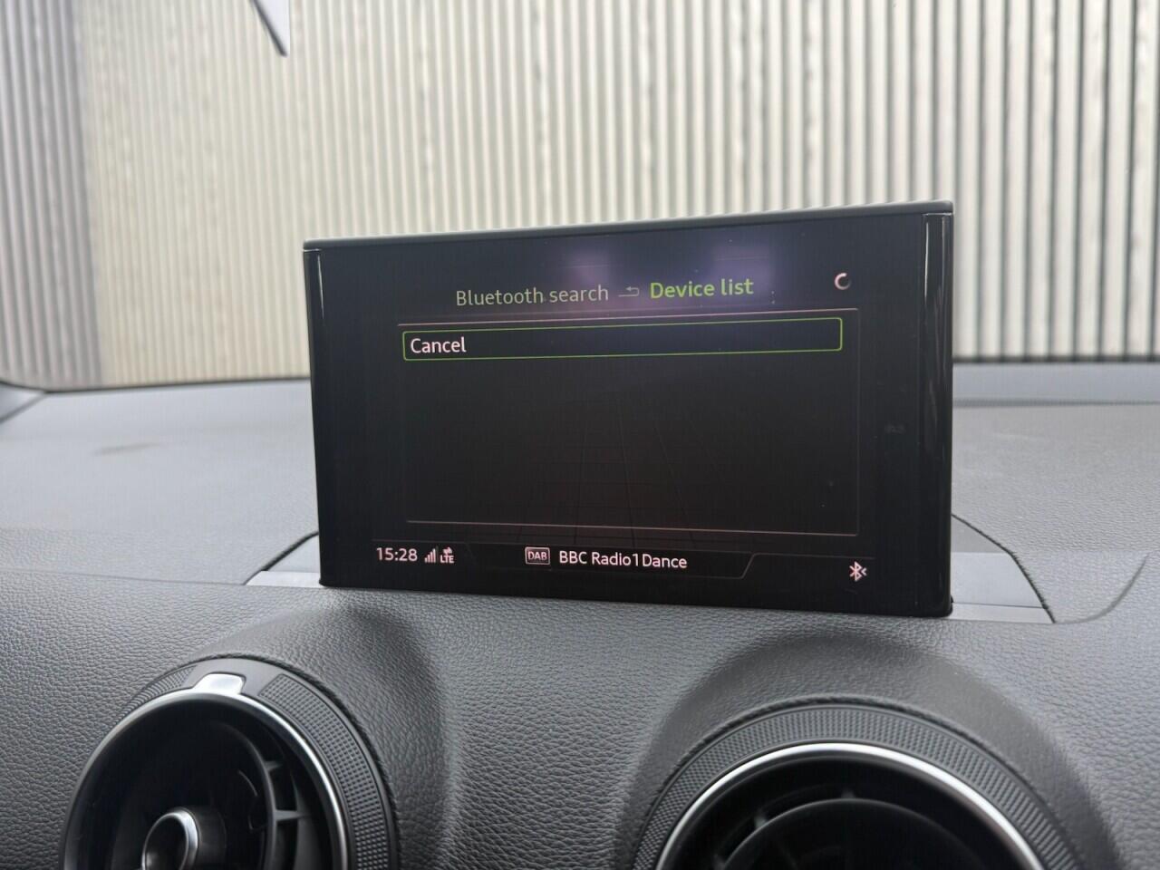 Audi Q2 view 18