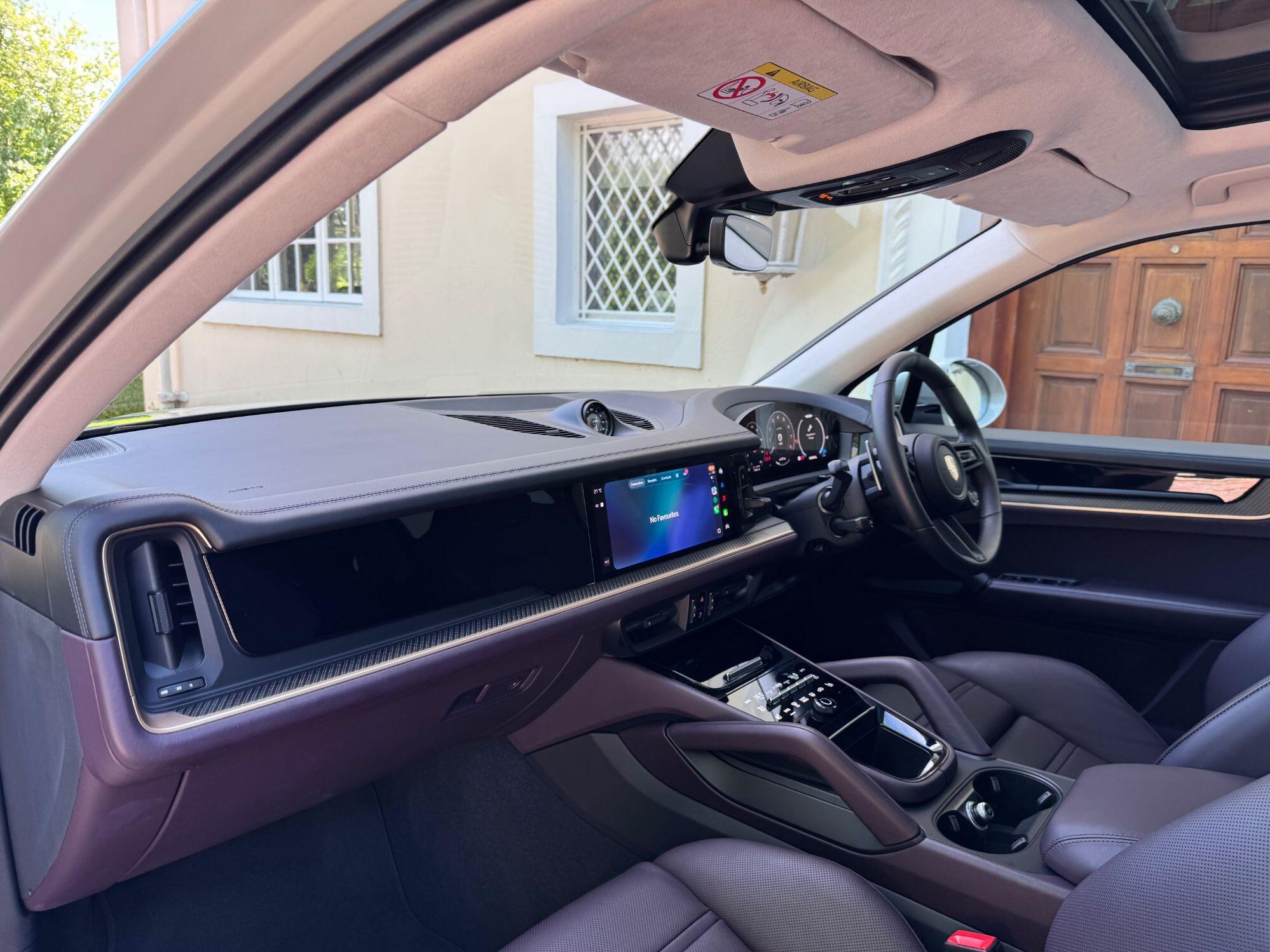 Porsche Cayenne view 33