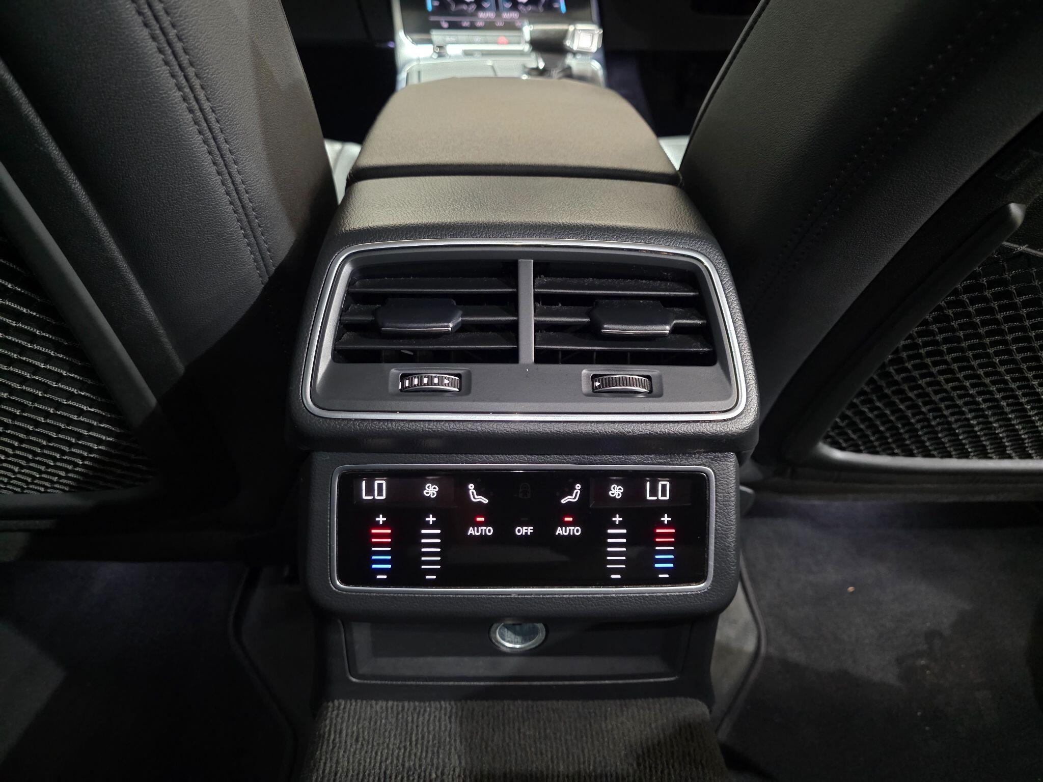 Audi A6 Saloon view 26