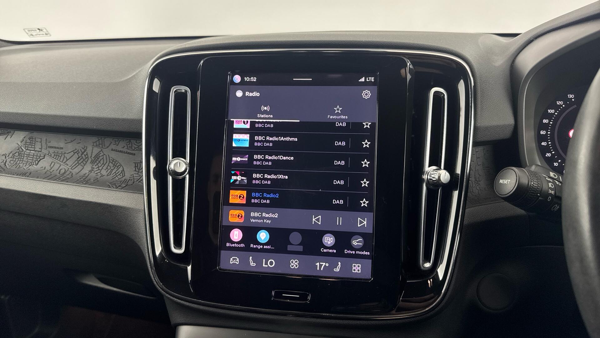 Volvo XC40 view 30