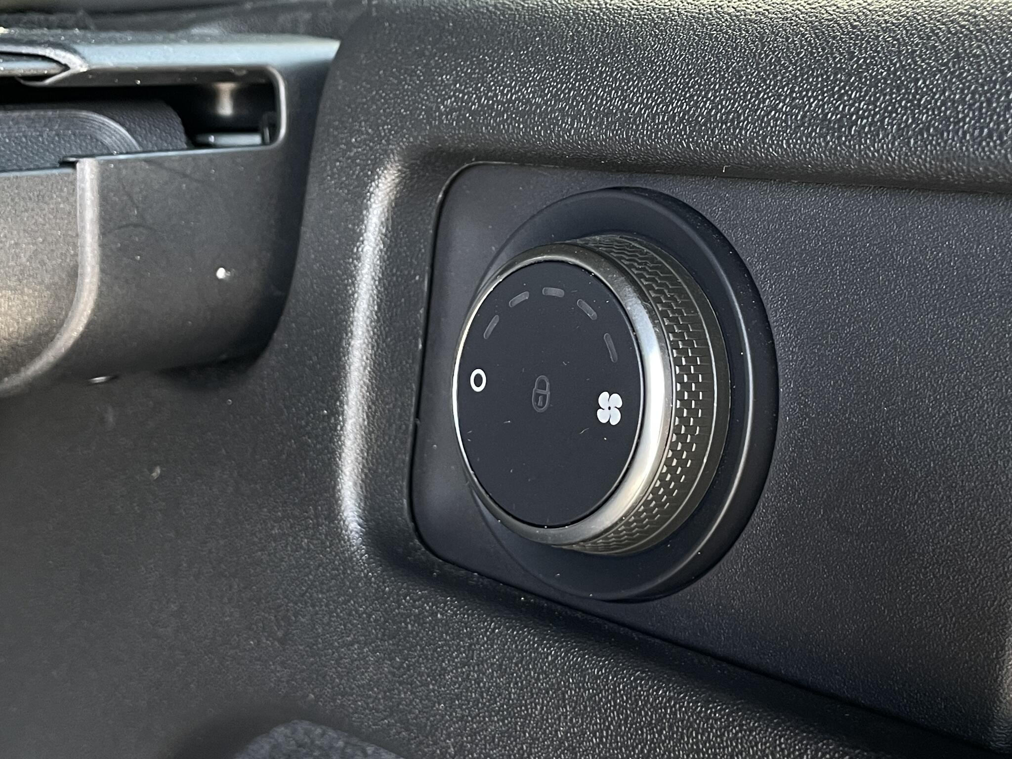 Land Rover Discovery Sport view 54