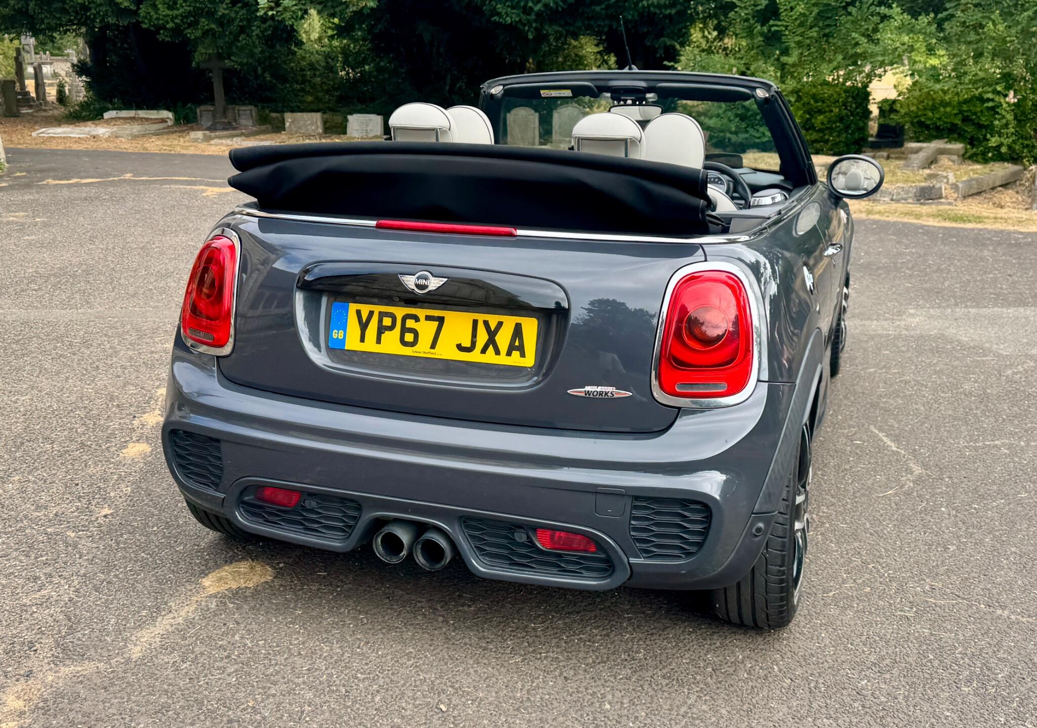 Mini Convertible view 20