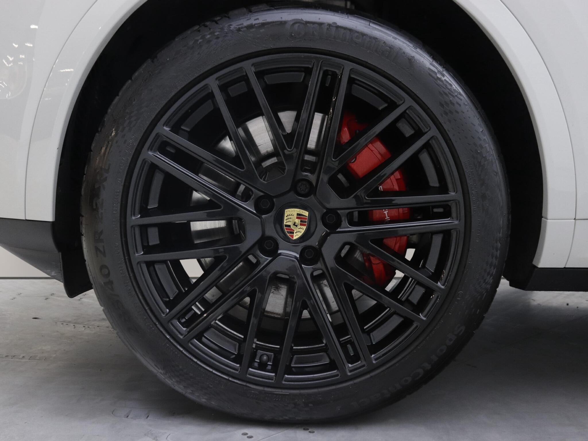 Porsche Cayenne view 8