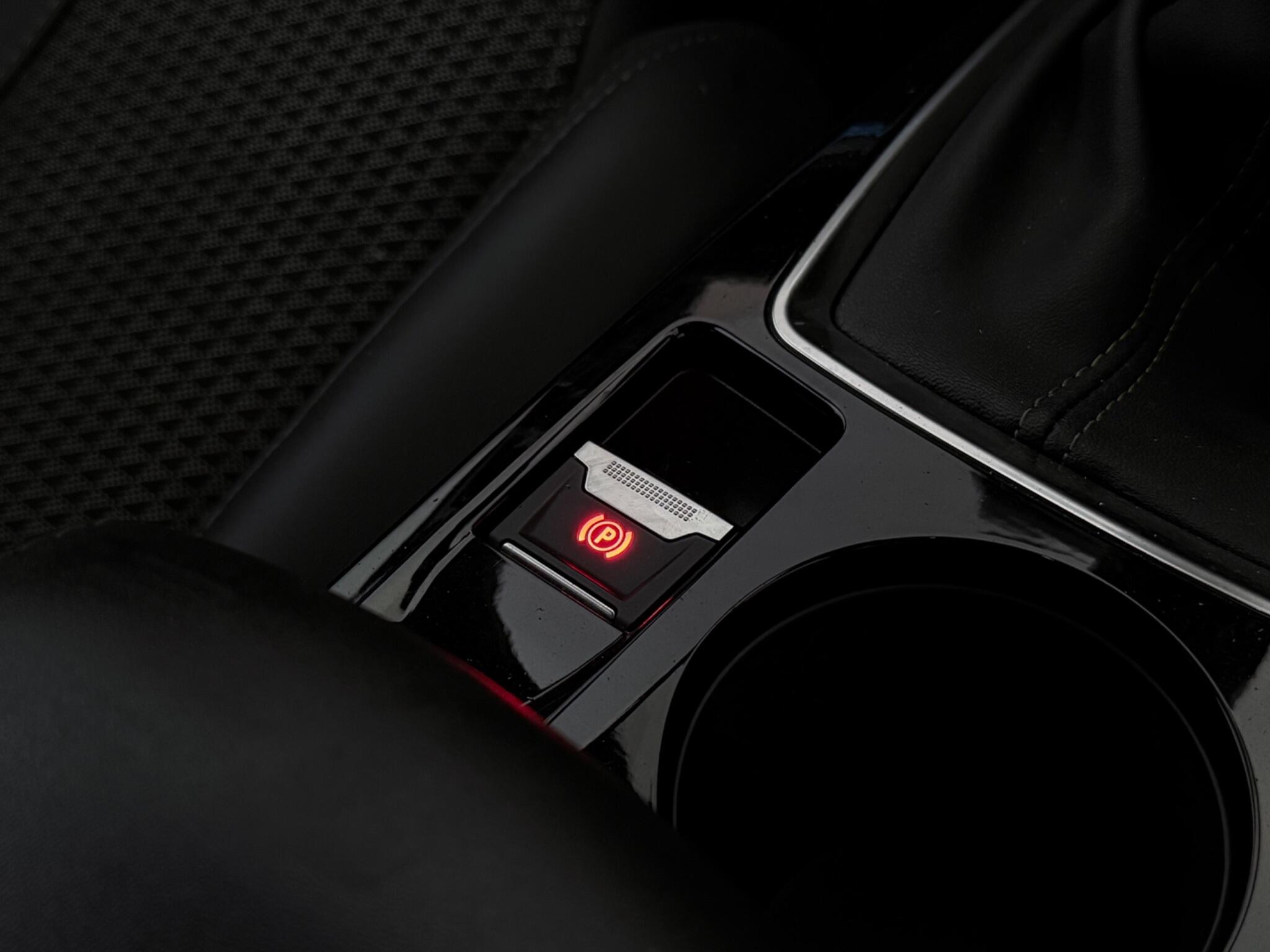 Peugeot 208 view 18
