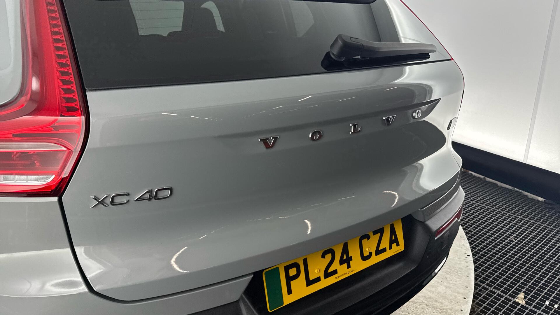Volvo EX40 view 27