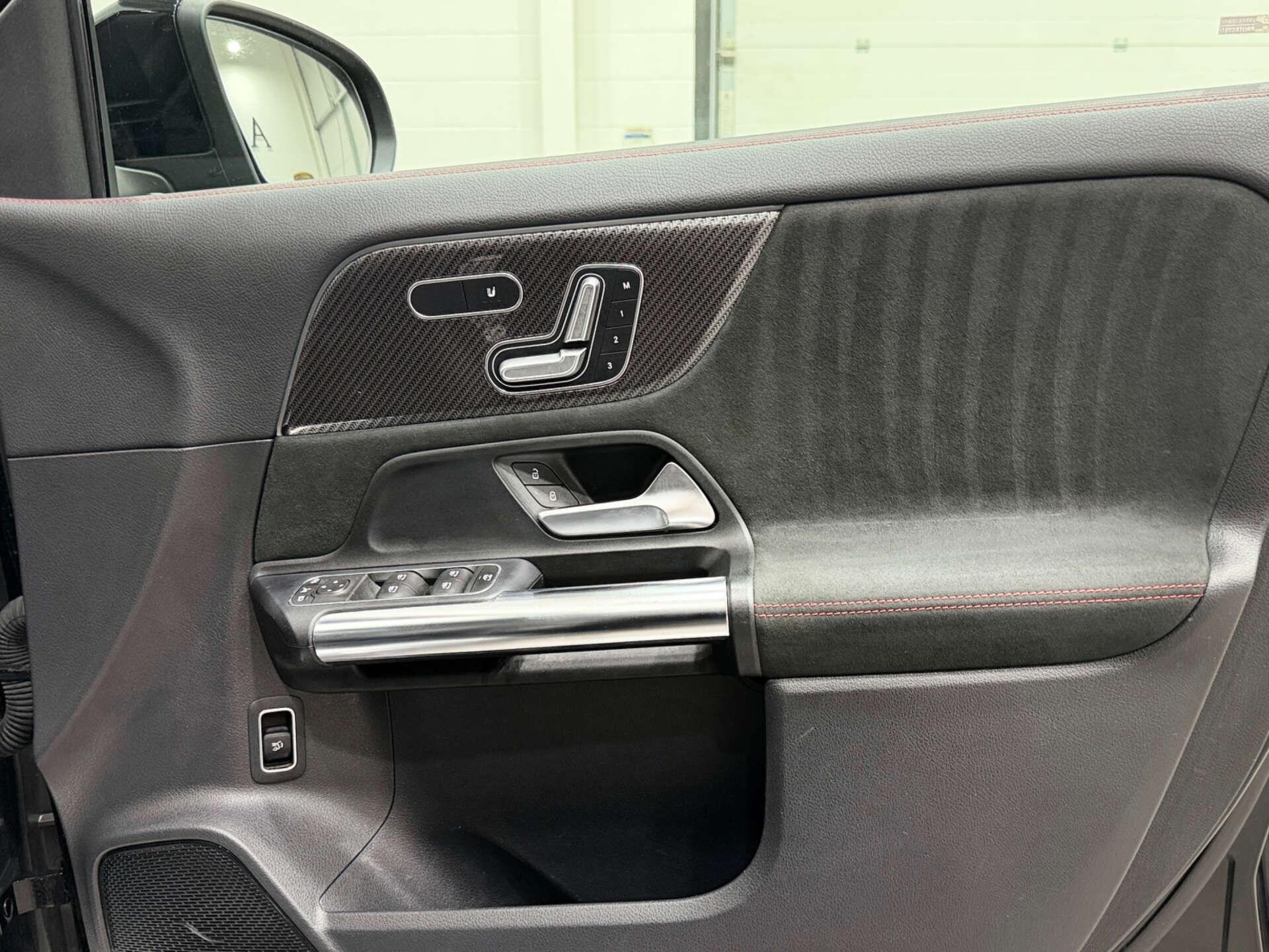 Mercedes-Benz Gla view 32