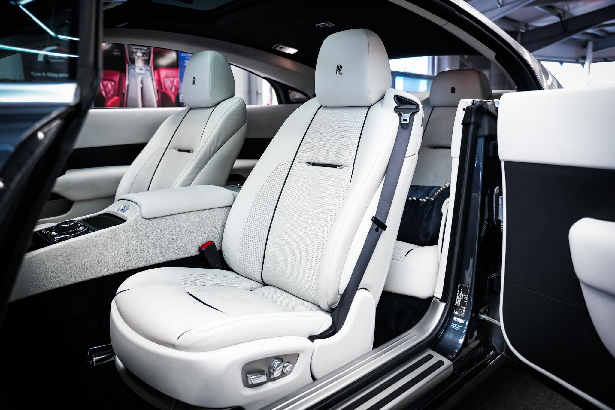 Rolls-Royce Wraith view 29