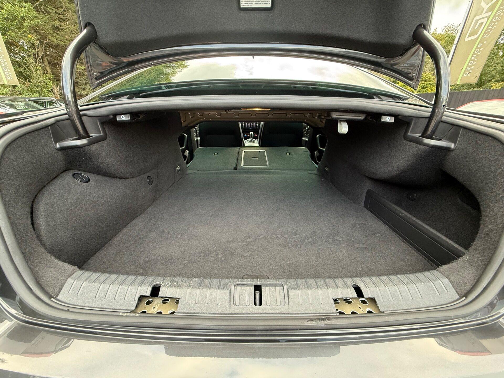 Volkswagen Passat view 52