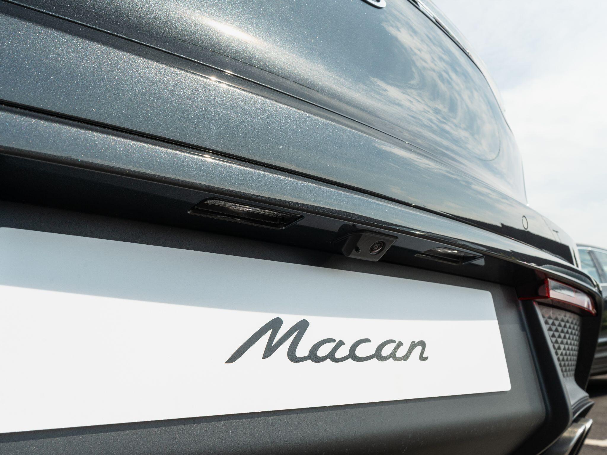 Porsche Macan view 16