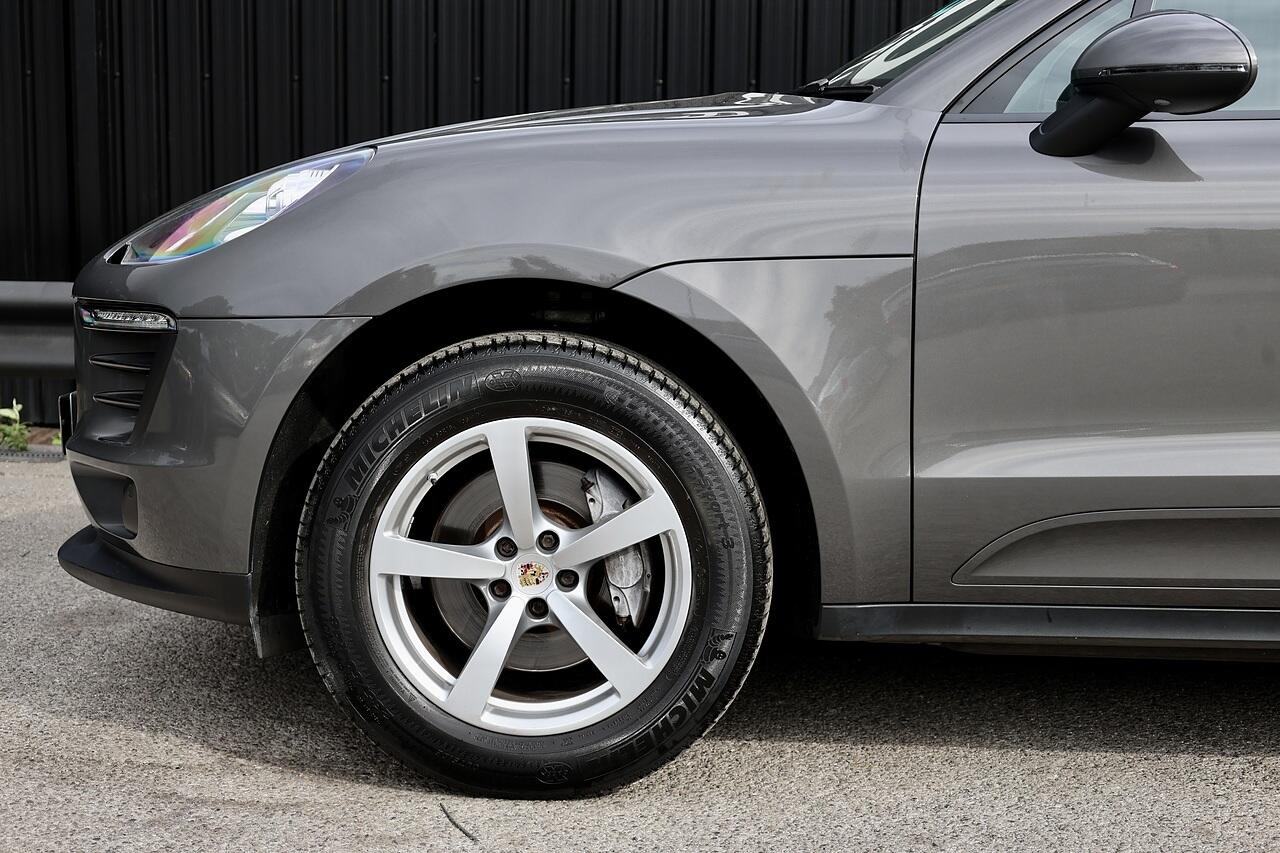 Porsche Macan view 33