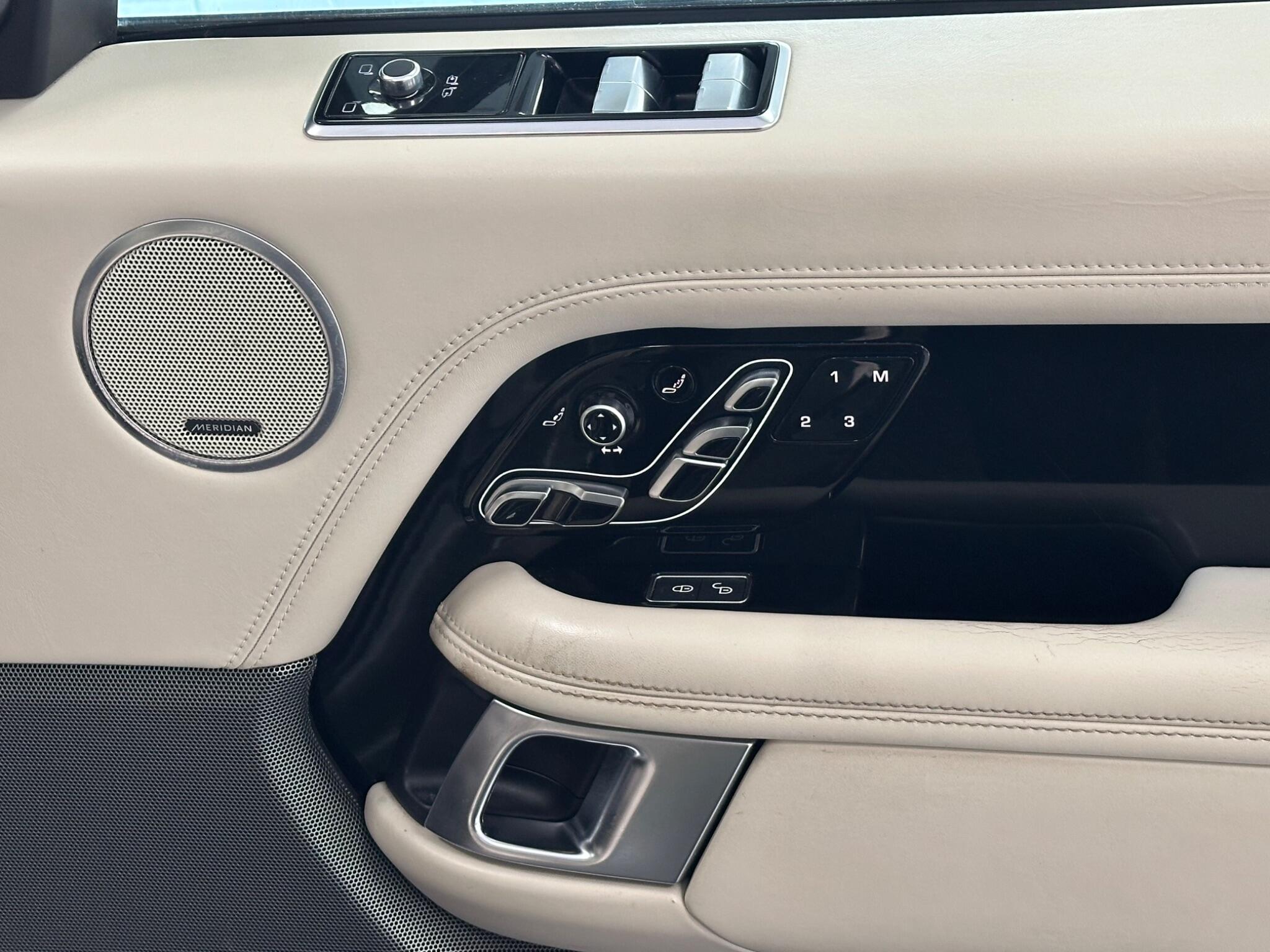 Land Rover Range Rover view 19