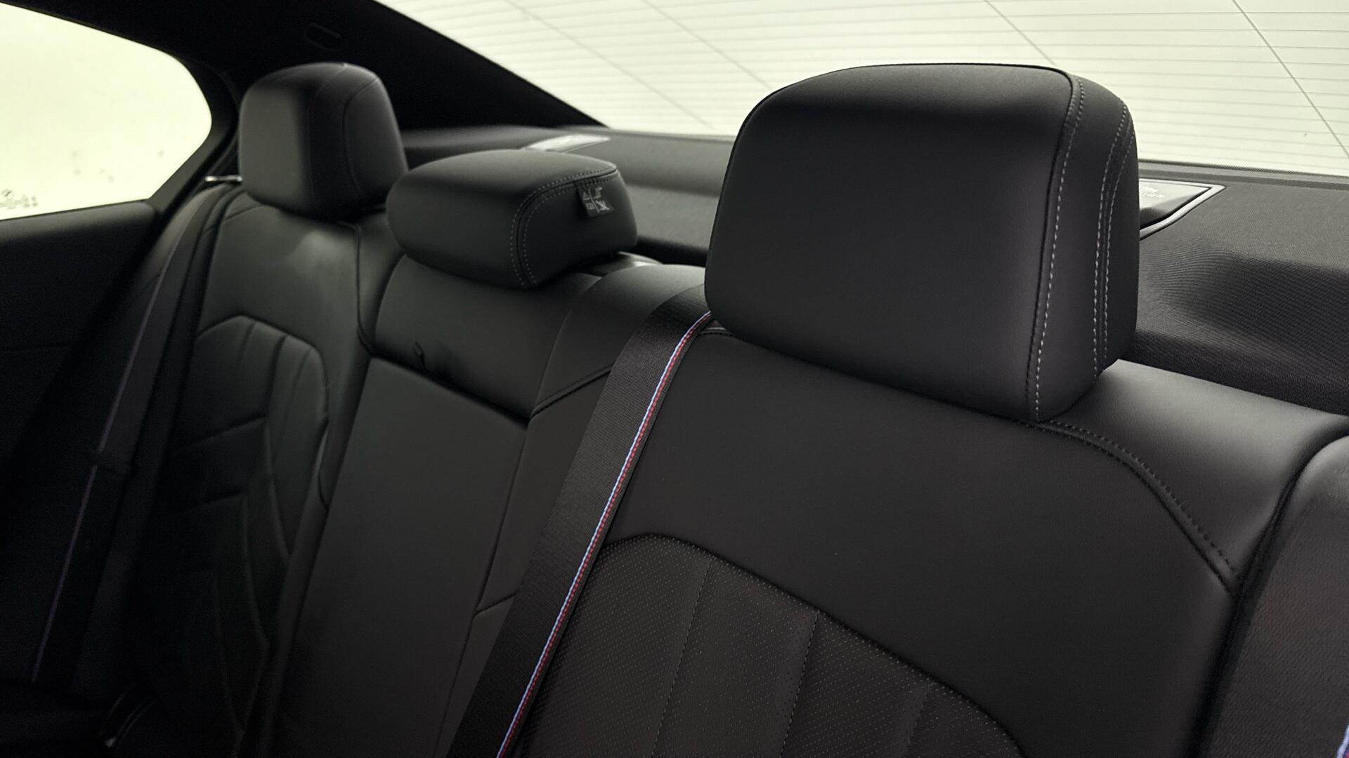 BMW 5 Series view 12