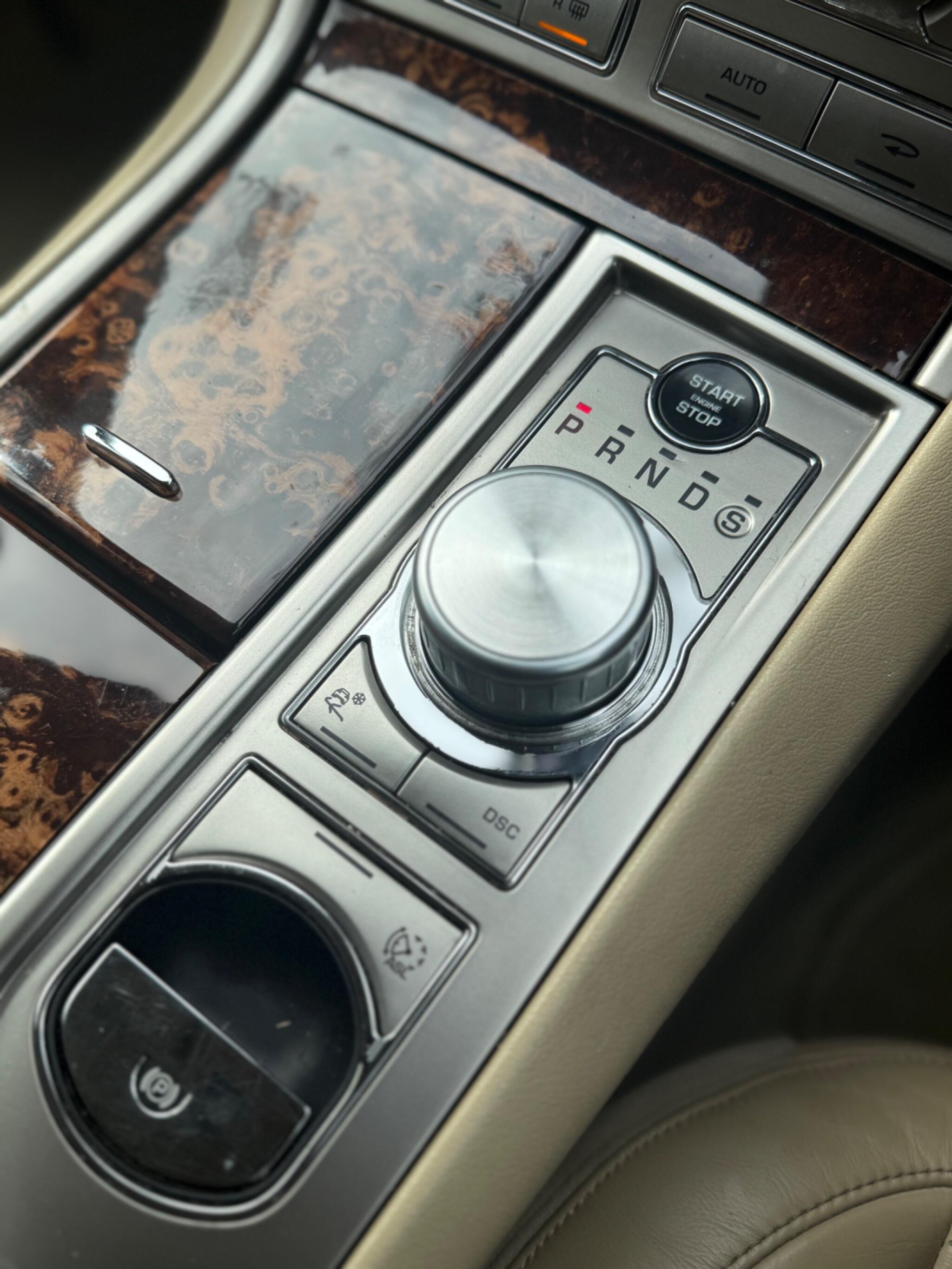 2008 Jaguar XF image 27