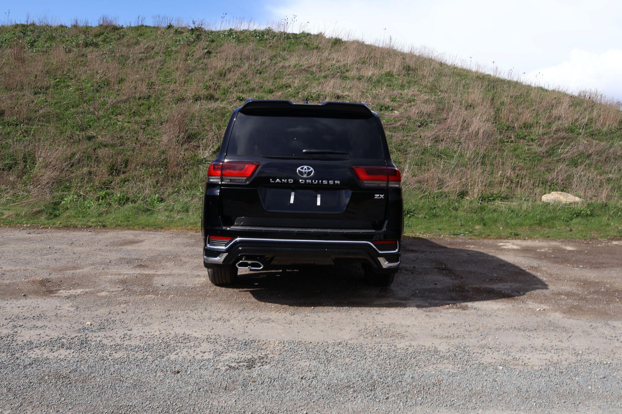 Toyota Land Cruiser view 8