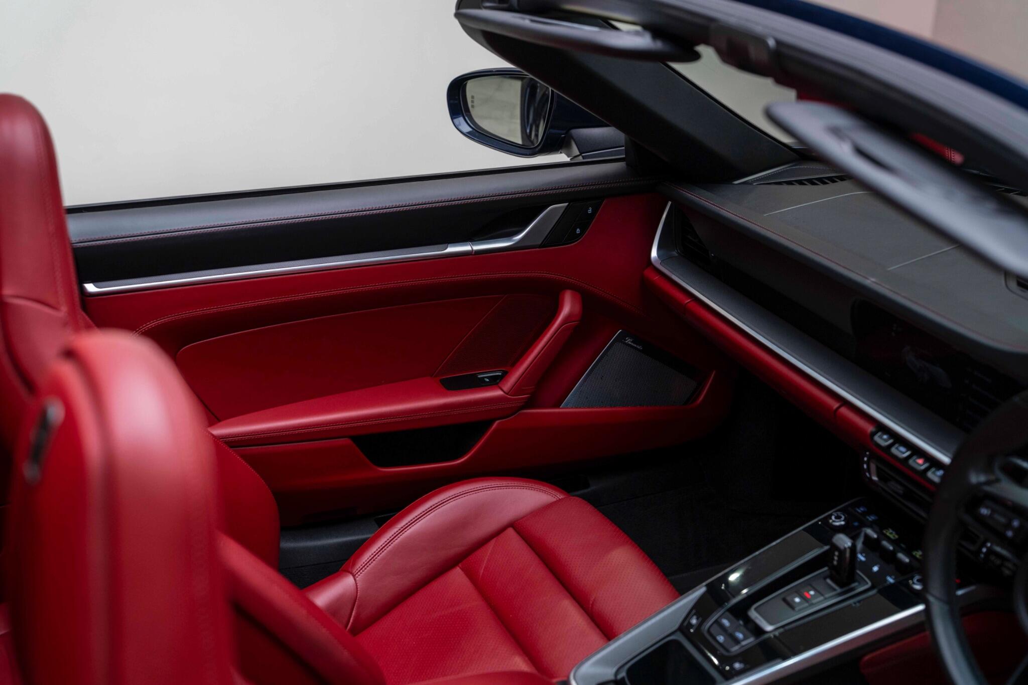 Porsche 911 view 36