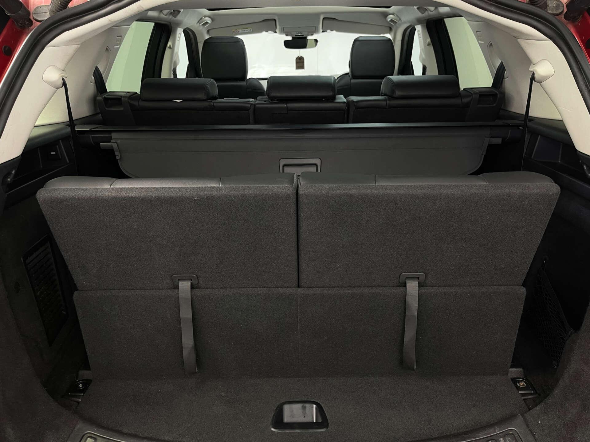 Land Rover Discovery Sport view 34