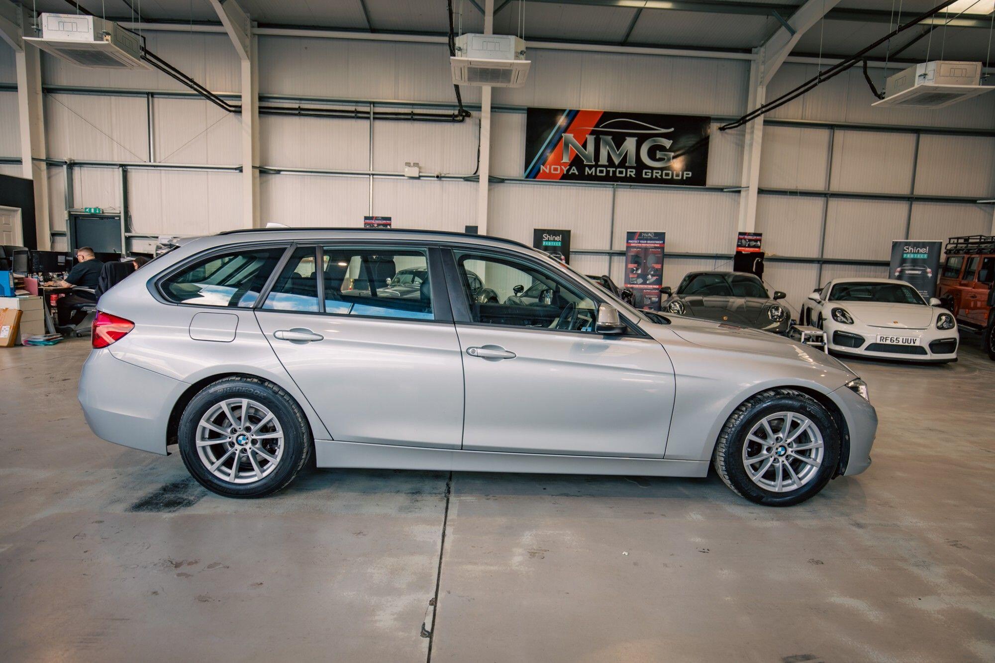 BMW 3 Series view 20