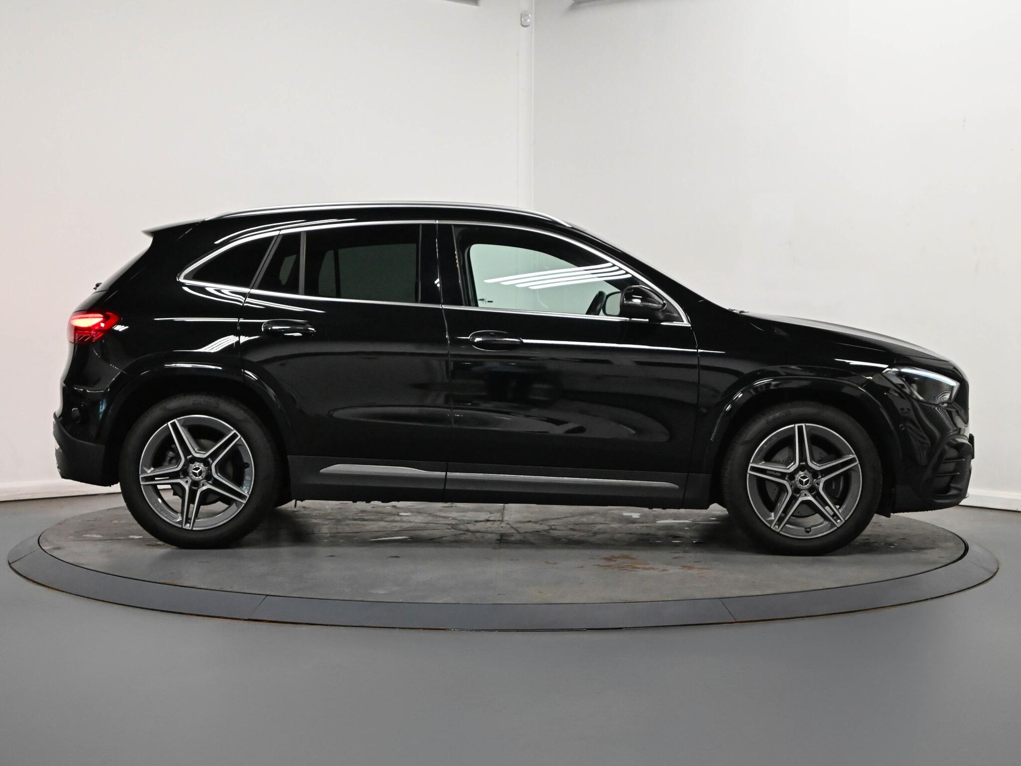 Mercedes-Benz Gla view 23