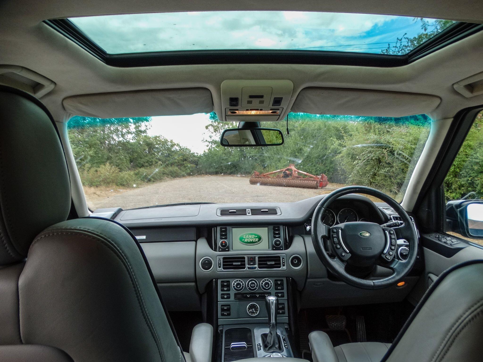 Land Rover Range Rover view 12