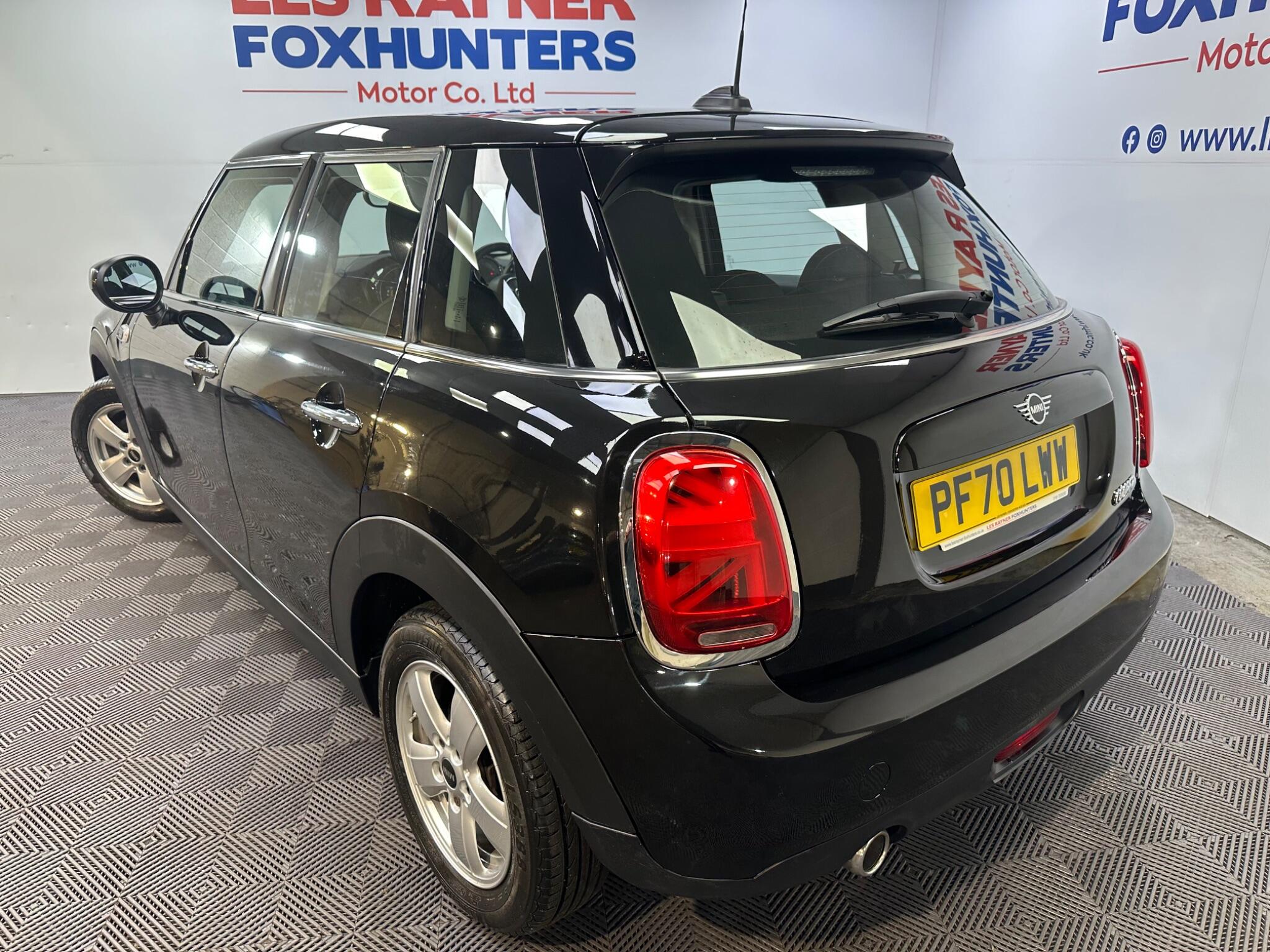 Mini Hatch view 3