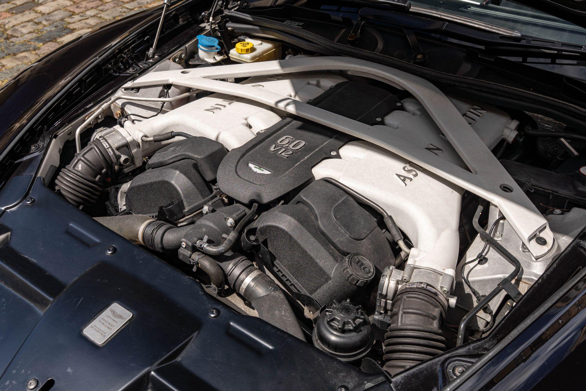 Aston Martin Rapide view 37
