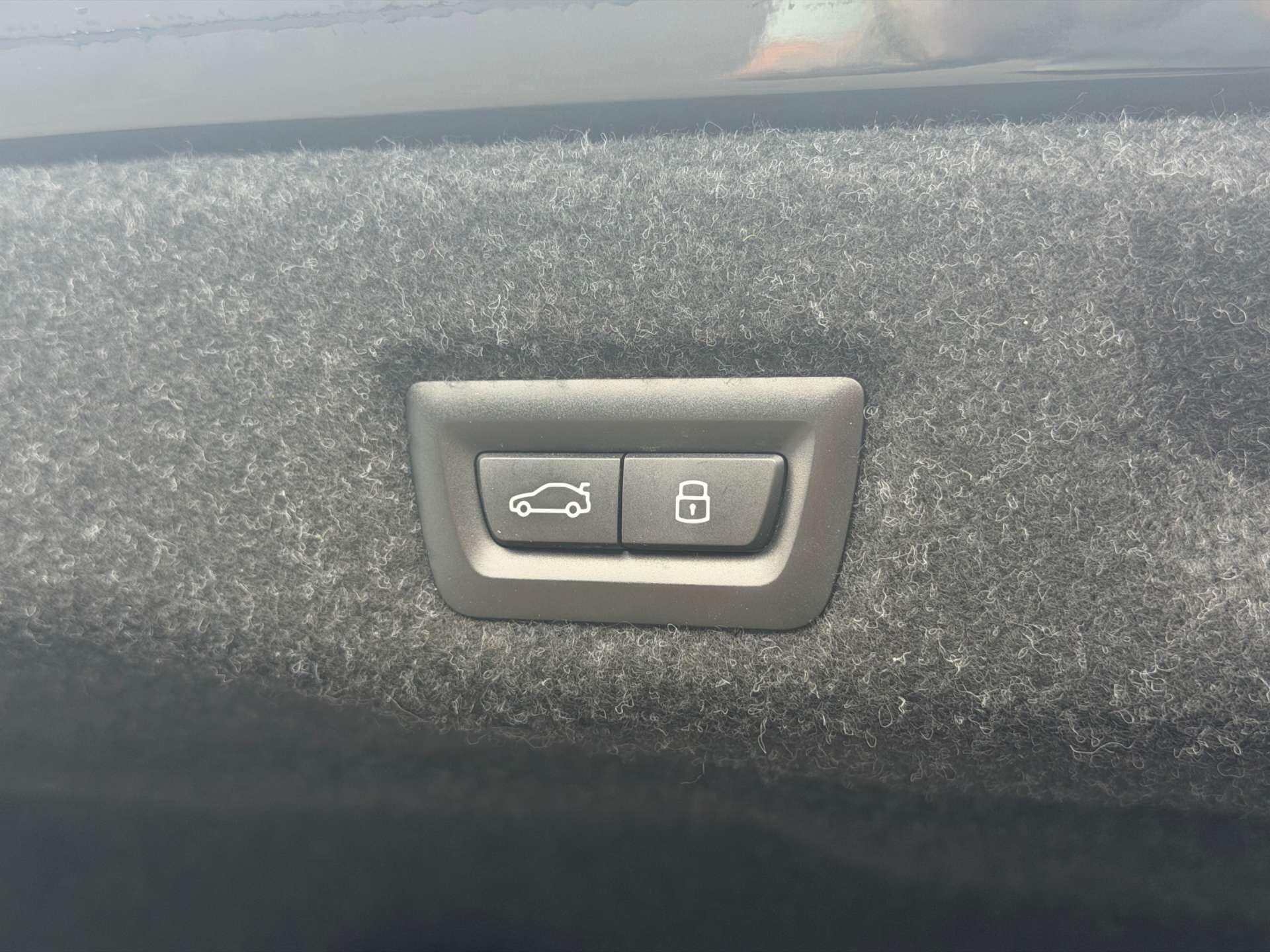 BMW 5 Series view 17