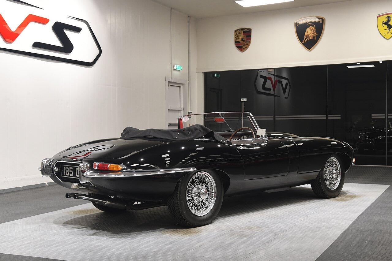Jaguar E-Type view 26