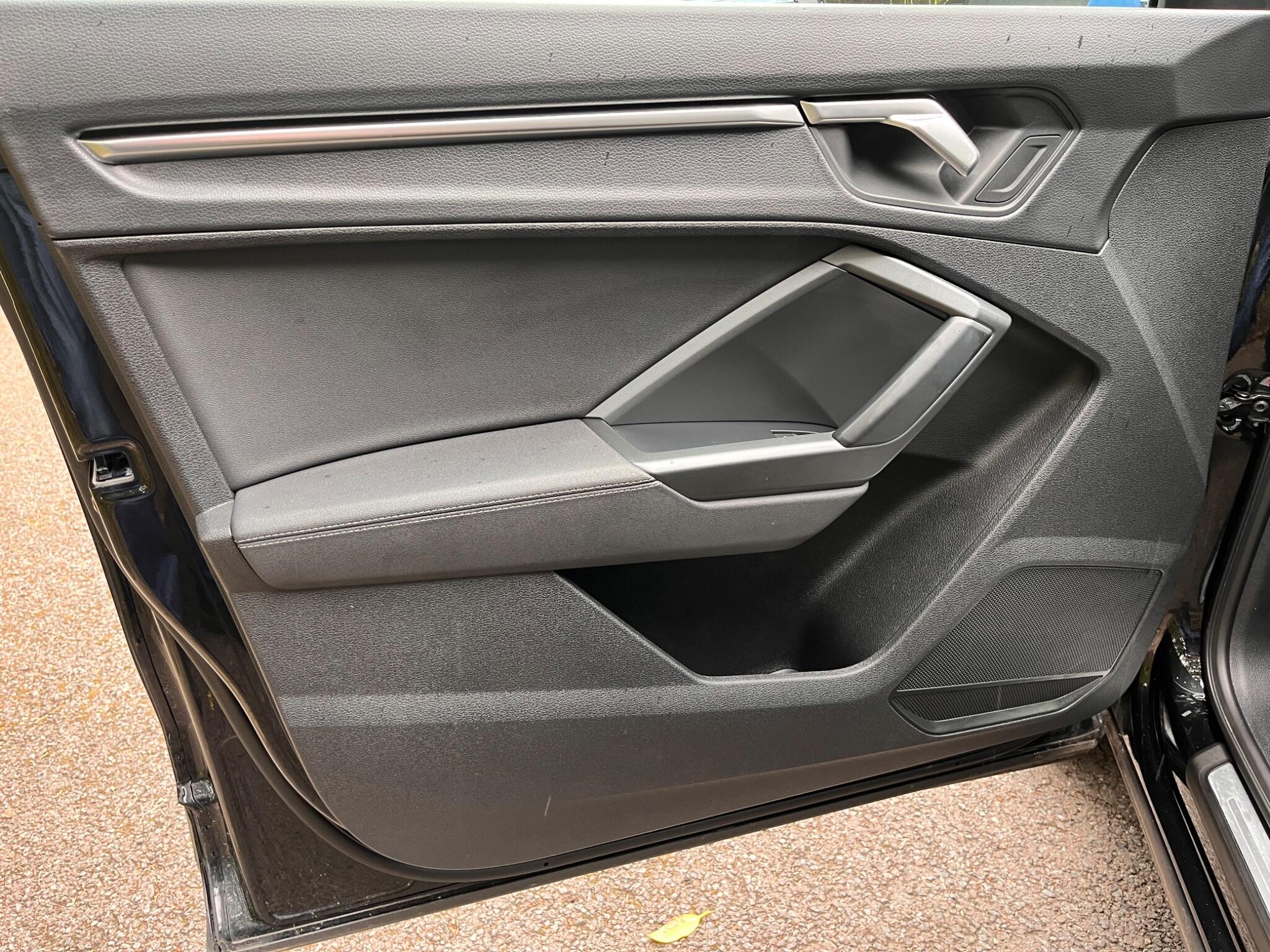Audi Q3 view 37