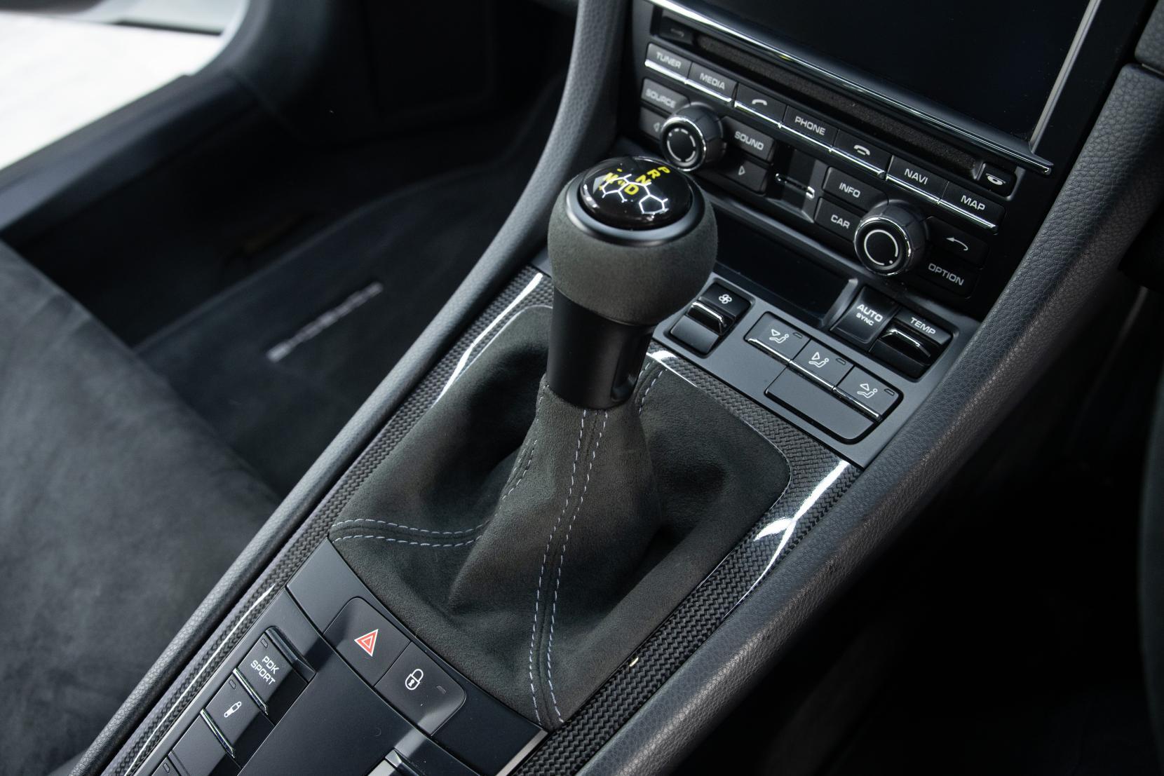 Porsche 911 view 11