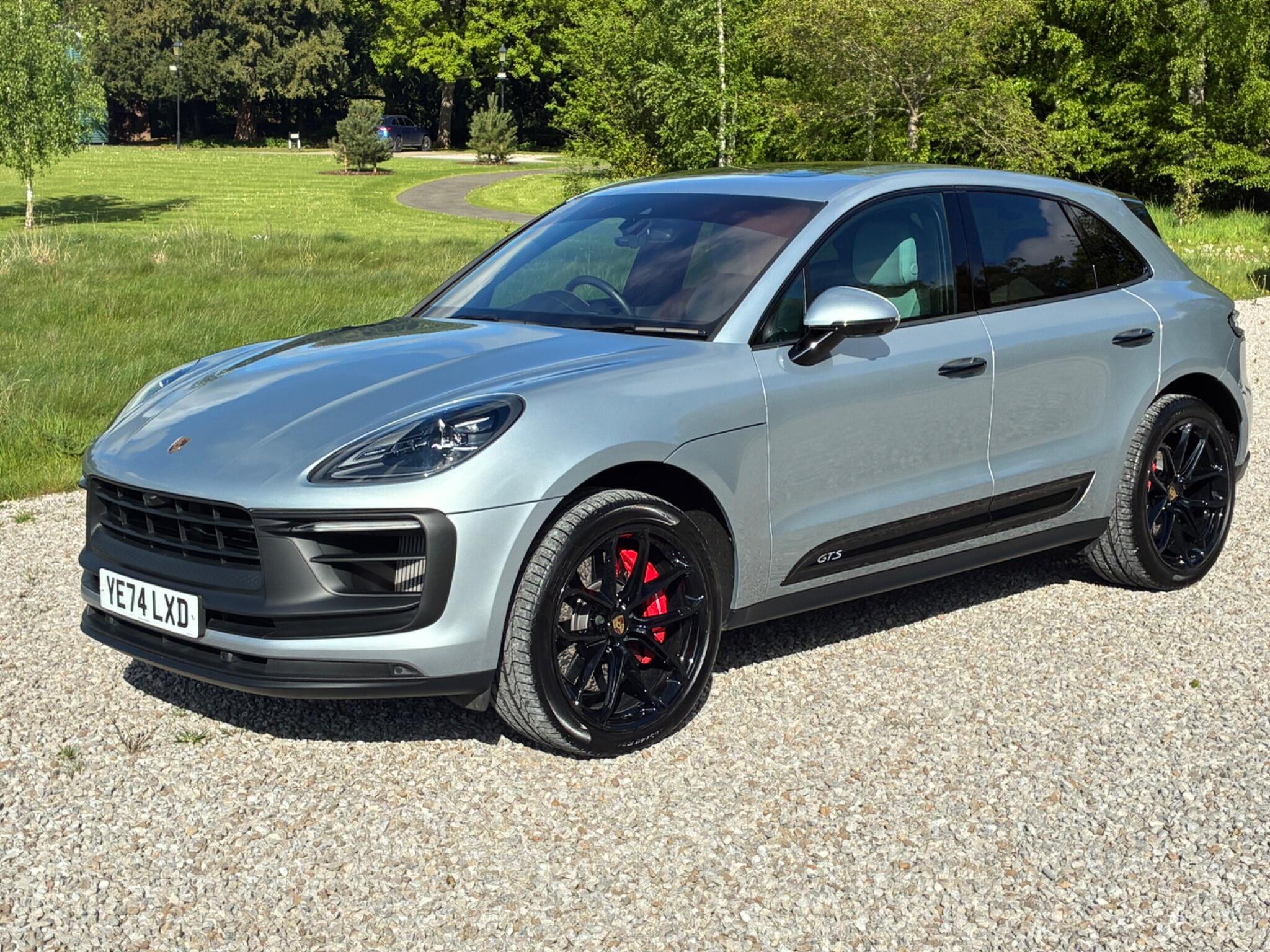 Porsche Macan view 3