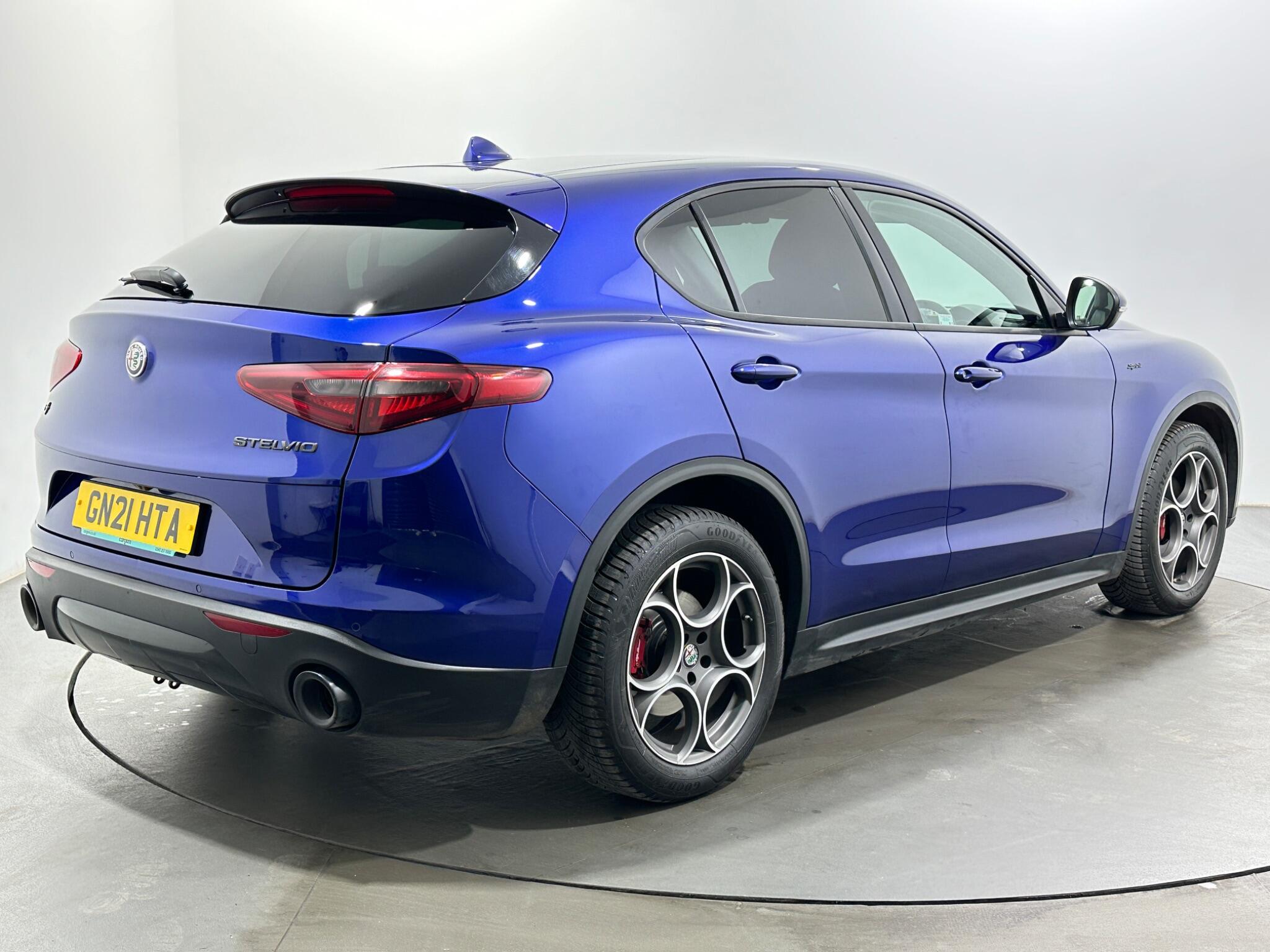Alfa Romeo Stelvio view 8