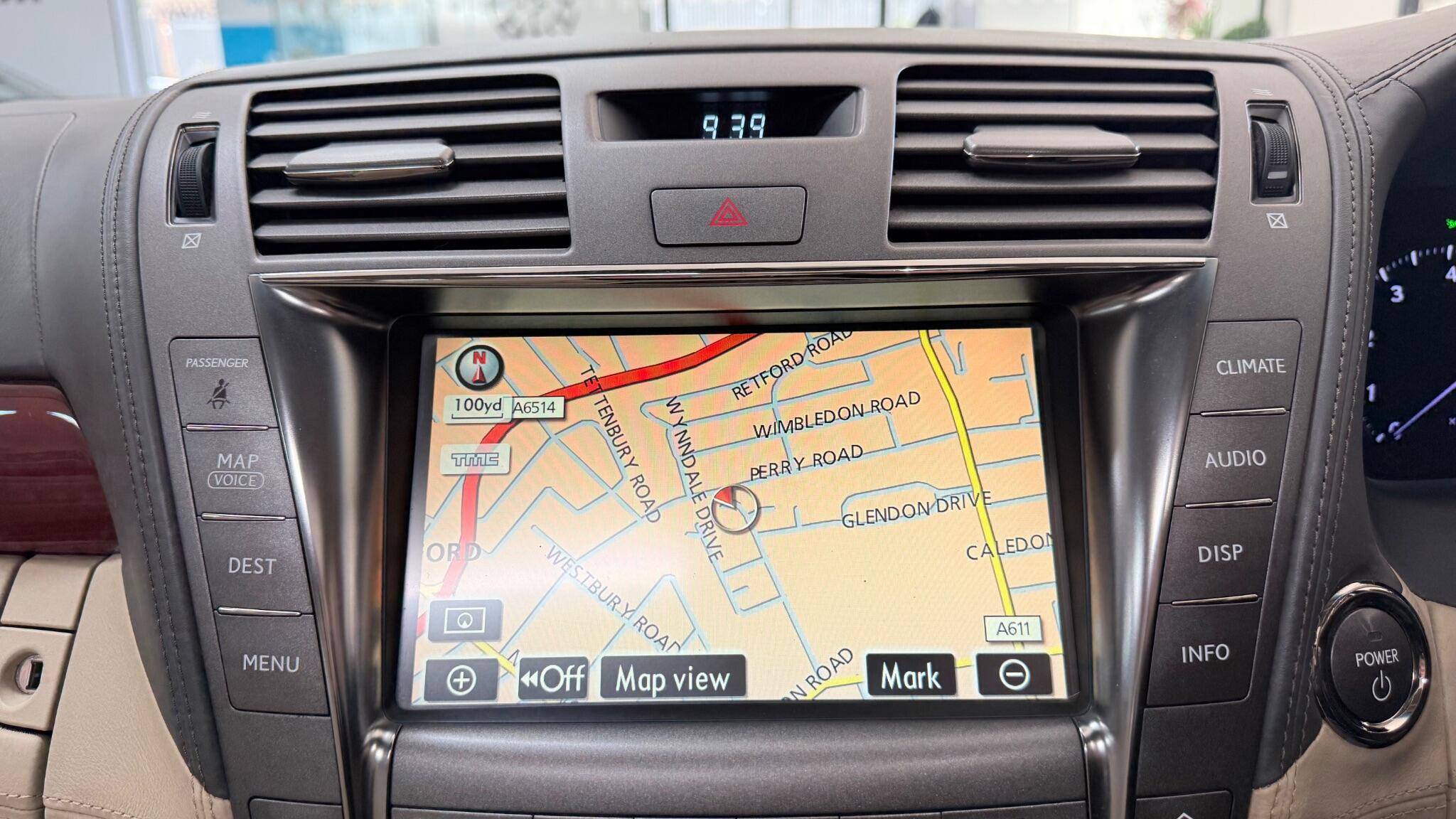 Lexus LS view 18